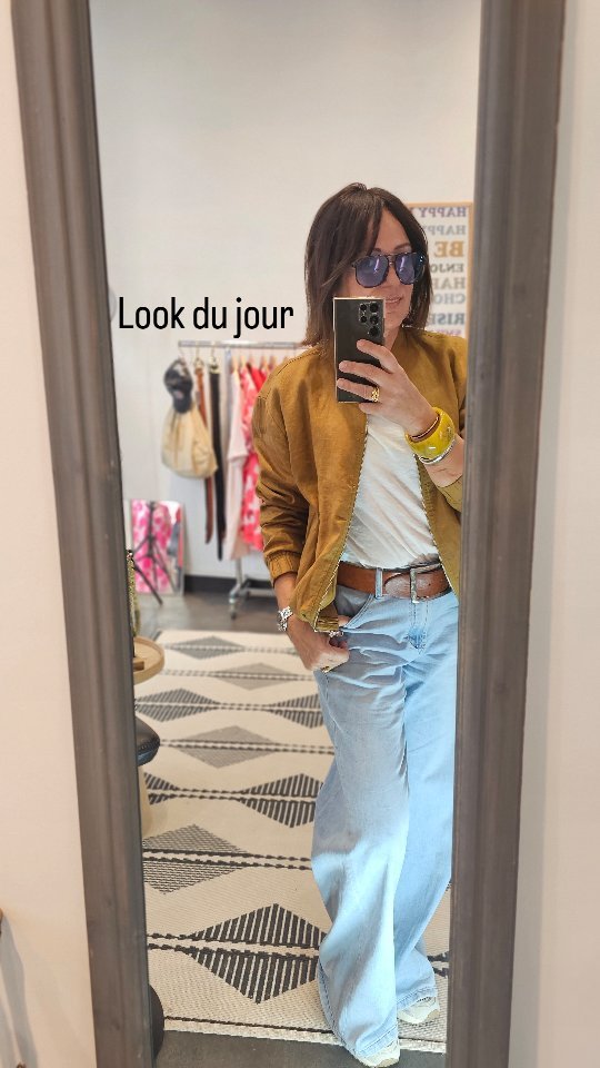✨️ Look du jour Apparence
J'adore les basiques ! Une veste ,un t-shirt blanc, un jeans et surtout des accessoires ...
Et vous quel look préferez vous ?
📸 Blouson Michaela 169€
T-shirt Leo 49,90€
Jeans Zoe 65€
Baskets MRP
Plus d'infos en DM
📍Ce look est disponible en boutique 32 rue Ney Lyon6
💌 Vente a distance Whatsapp 06 16 57 46 94
Bon weekend de Pâques 🐣
#lookdujour #lyon #onetee #apparenceavantapres