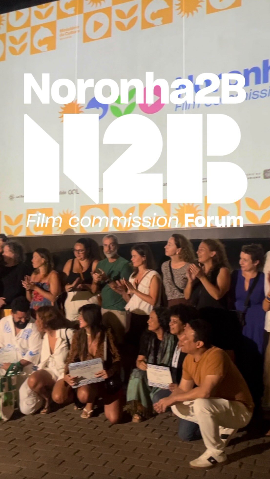 🥁 O 3º Noronha2B encerrou em ritmo de celebração!
Que jornada inesquecível! O 3º Noronha2B chegou ao fim, e não poderia ter sido de outra forma: com o pé no chão, o coração vibrando e a cultura pulsando forte na Praça São Miguel. ✨
A cerimônia de encerramento foi um verdadeiro espetáculo de pertencimento, com a participação especial do Maracatu Nação Noronha. O som dos tambores ecoou pela ilha às 21h30, celebrando tudo o que vivemos nestes dias: trocas, cinema, música e a força da nossa comunidade. 🌊🥁
Foram dias intensos de ocupação cultural, onde a arte se encontrou com as nossas raízes. Ver a Praça São Miguel cheia de vida reforça o propósito do Noronha2B: conectar olhares e fortalecer a identidade de quem faz Noronha acontecer.
O 3º Noronha2B - Film Commission Forum é uma realização do Ministério da Cultura. Patrocínio: Ancine - Agência Nacional do Cinema, Embratur - Agência Brasileira de Promoção Internacional do Turismo, Ministério do Turismo, Prefeitura de Maricá, Banco do Nordeste, Lei de Incentivo à Cultura - Lei Rouanet, Ministério da Cultura, Governo Federal. Apoio: Youtube e Smiles. Produção: Anti Filmes.
Onde tem patrocínio, tem Governo do Brasil. Tem patrocínio ANCINE, tem Governo do Brasil. Onde tem patrocínio do Banco do Nordeste, tem Governo do Brasil. @govbr @GOV @embraturbrasil @visitbrasil #GovernodoBrasil #EmbraturBrasil #VisitBrasil