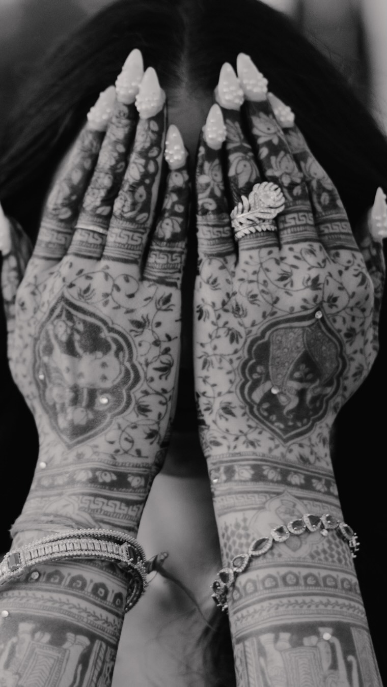 A celebration of spring, of the Portuguese countryside, of Indian culture and the joy of love ☀️ A destination wedding full of quiet charm and loud festivities 🎥
Video | @andorinhafilms
Second Shooter | @luminous
Wedding Planning | @we_bypassagetoindiaportugal
Venue | @torredepalma
Catering | @torredepalma & @passagetoindia_lisbon_portugal
Welcome Event | Vila Galé Collection Elvas @vilagale
Design & Decor | @nomad.eventos
Sound & Light | @leds4dance
Flowers | @ohmariaflores
Photography | @momentocativo
Bride & Family Hair & Makeup Artist | @the_makeupservice @dawnartists @nickrartistry
Saree Draping | @sari_services
Sangeet musicians | @chandalikhanqawwal
Fado | @fadoaocentro
Stationery design | @inloveweddings
Mehndi | @sonamistry_mehandi
Pandit | @pandit_dabral
Guests Hair & MUA | @taniadesousahairstylist
Wedding Cake | @migalha_doce
DJ | @djshraii
Bride Mandvo outfit - @dharkibanaras
Bride Sangeet outfit - @debyaniandco
Groom Sangeet outfit - @anitadongre
Groom Baraat - @shantanunikhil
Bride Wedding outfit - @sabyasachi
Bride Wedding shoes - @manoloblahnik
Groom Wedding outfit - @seemagujraldesign
Groom Wedding shoes - @anitadongre
Bride Reception outfit - @falgunishanepeacockindia
Bride Reception shoes - @sergiorossi
Pre-wedding shoot & Haldi lunch:
Bride outfit - @anushreereddydesign
Bride shoes - @jimmychoo
Groom outfit - @diyammehta