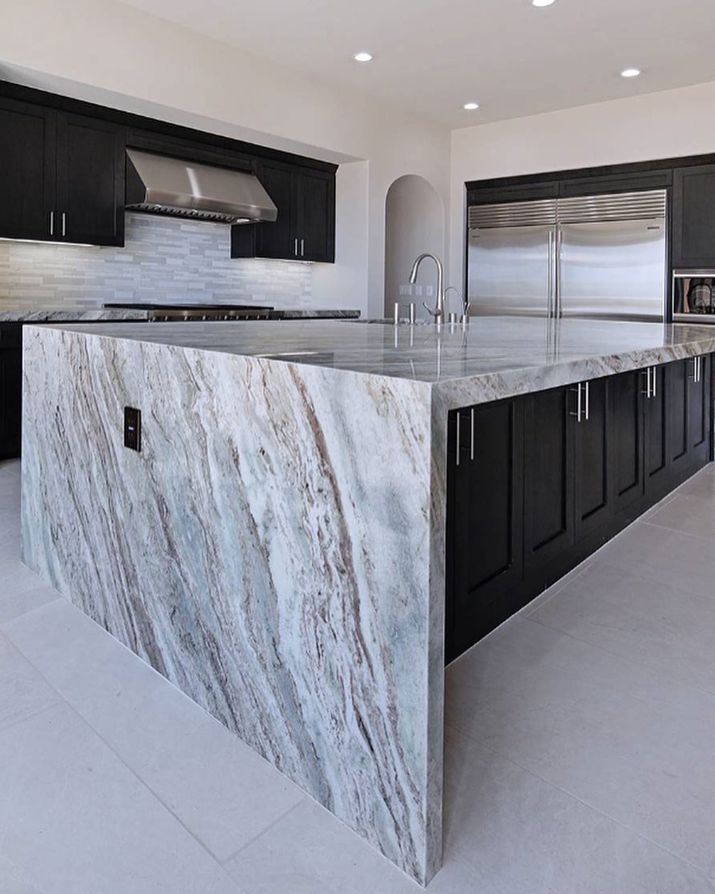 Here are some marble countertops that you can choose from when you work with us. From first to last Fantasy Brown Marble from Brazil, Calacatta Gold Marble from Italy, and Arabescus White Marble. Which one is your favorite?
Marble is different from other countertops because it is a natural stone. Each slab is one of a kind.
You can add it to your kitchen, bathroom, floor, backsplash, etc.
#marble #remodel #sandiego #sandiegohomes #sandiegoremodel #countertops #flooring #tile