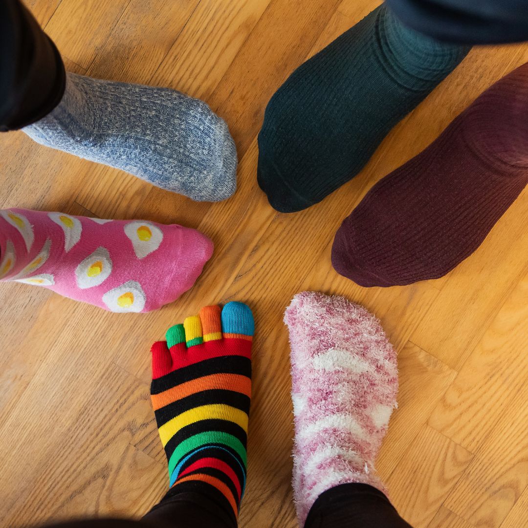 Il y a quelques jours, le 21 mars, la journée de la trisomie 21 nous invitait à poser un regard différent sur le monde… et sur ceux qui nous entourent.
Mais au fond, cette réflexion ne se limite pas à une date. Elle nous accompagne chaque jour !
Et si, au lieu de voir ce qui distingue, on apprenait à voir ce qui relie ? Si l’on prenait le temps de comprendre que chacun avance à son rythme, avec ses forces, ses fragilités, son histoire ?
À l’école, ces questions prennent tout leur sens. Vivre ensemble, c’est apprendre à accueillir l’autre tel qu’il est, à faire une place à chacun, et à reconnaître la richesse de toutes les différences ❤️ .
Former des enfants bienveillants, ouverts et attentifs aux autres, c’est aussi leur apprendre que la différence n’est pas quelque chose à corriger… mais quelque chose à comprendre, à respecter et parfois même à célébrer !
#ladifferenceestunechance #ladifferenceestunerichesse #ecoleprimaire #ecolematernelle #viescolaire #ecolesaintjosephohain #ecolesaintjoseph #ecolestjosephohain #ecolestjoseph #ecoleohain #ecolelasne #ecolesdubrabantwallon #vivrealasne #communedelasne #ohain #lasne