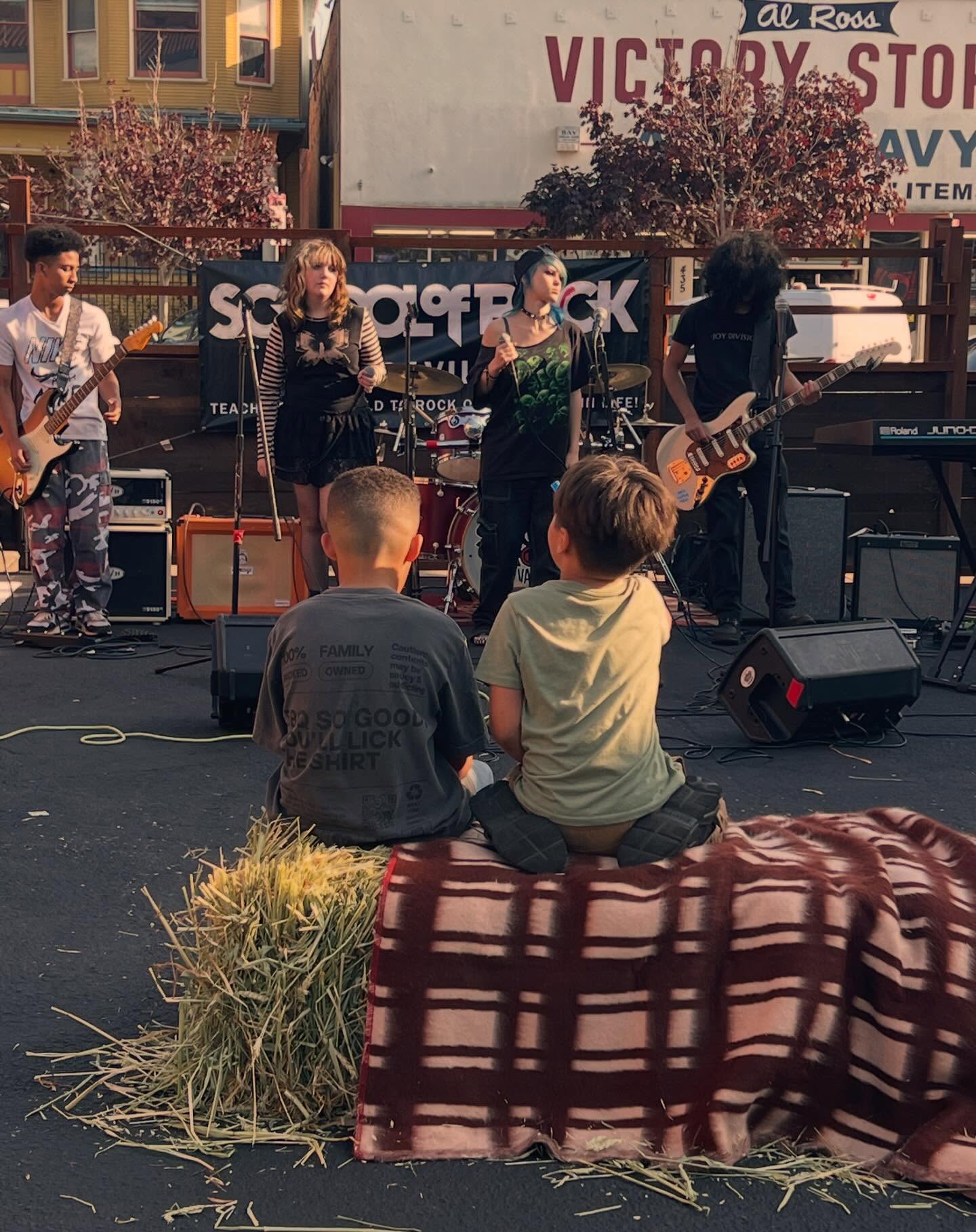 Just a couple kids supporting their local band đś
Live music is back for every Art Walk Fridayâright here in the patio.
Good food, cold beer, and a place to hang.