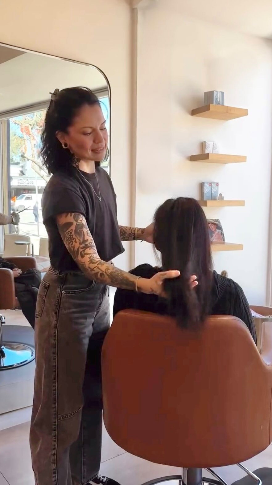 90โs inspo.
Hair by @richelle.walden.hair
#studiocity #90shair #bixie #shorthair #lasalon