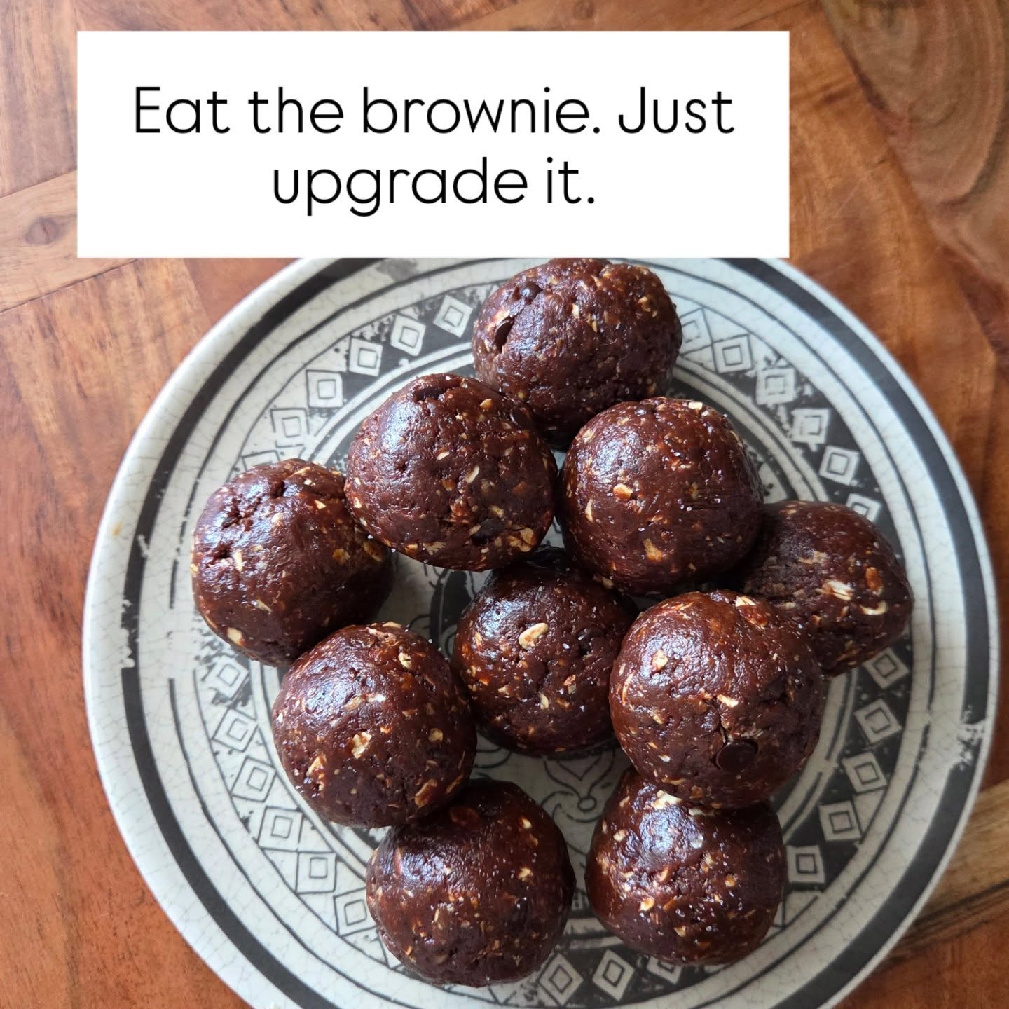 Healing...but also brownies. Save for later ā
ļø
DOING THE WORK is more than just showing up for counselling and journalling your thoughts. It's not just about mindset, but how you actually support your body and your mind day to day.
Holistic healing means choosing food that nourishes. That regulates your nervous system. That breaks old patterns in small, consistent ways. Not perfection. Just supportive.
And when I crave chocolate I want chocolate and I'm gonna have some chocolate!
Brownie Energy Balls
1.5 cups dates
1/3 cup cacao powder (I use raw and organic)
3/4 cup nuts (I used a mix of pecans and walnuts)
1/2 cup rolled oats (I used sprouted gluten free)
2 tbsp almond butter
1 tsp vanilla extract
Sea salt
Chocolate chips (I always use the Enjoy Life brand)
Everything goes in your food processor except the chocolate chips. Simply roll into balls and refrigerate!
#holisticmentalhealth #naturalnutrition