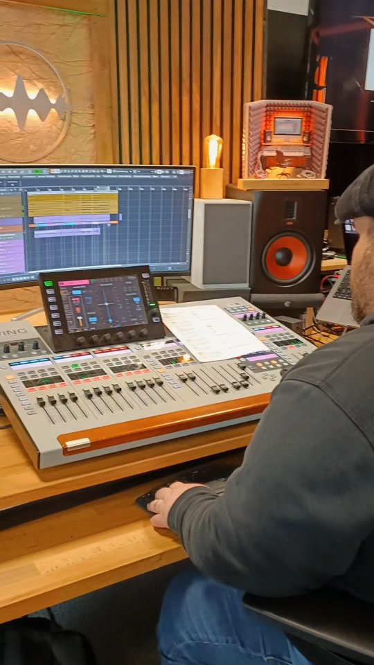 ABOUT TODAY
Was Bitteschön war das für ein grandioser Auftakt zu den Recording Sessions von
WE SING...!?
Ich bin ganz beseelt und mega Happy.
Heute durfte ich bei Alex die Pilotspuren für unseren grossen Song einsingen. Wir haben jetzt eine Guide Line, alle Chorus Spuren in allen Tonlagen, Chöre, Adlibs, eine fertige Bridge mit Harmonien und ein Outro.
Unterstützung hatte ich von Hazel, die zusätzlich noch ihre beiden eigenen Songzeilen beigesteuert hat.
Der Song steht und ist bereit für die ganz grosse Recording Session nächsten Samstag, an dem weitere 11 tolle Sängerinnen und Sänger ihre Parts einsingen werden und den Song noch größer und schöner werden lassen.
Ich kann's kaum erwarten...
Danke, @alexanderschucker.roa - es hat super viel Spaß mit dir gemacht. Es ist einfach eine Riesenfreude mit dir arbeiten zu dürfen
Dankeschön auch an dich @hazelbrown317 - dass du es wahr gemacht hast und kommen konntest. Mega!
Let's groooooooow.
Morgen findet in meinem Gesangsstudio die Generalprobe statt und dann sind wir bereit für den grossen Showdown ✨
#recordingsession #vocalrecording #recordingofarts #michaelakuti #WESING