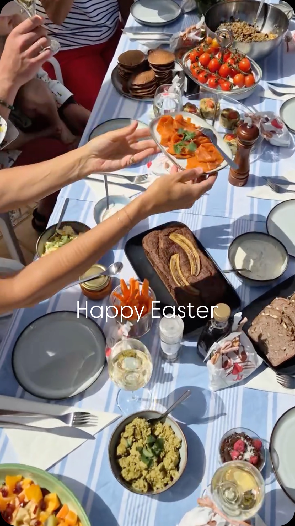Eine kleine Zusammenfassung von meinen letzten Tagen.
Nadine und ich haben für Ostern ganz viele Köstlichkeiten gekocht und gebacken. Es war ein so schönes Fest mit der ganzen Familie 💜 Jeder hat von dem guten Essen geschwärmt und alle wollten natürlich gleich die Rezepte haben!
Bei unserem Mindful Food & Yoga Retreat am 25.04. bis 30.04.2026 lernt ihr viele tolle Gerichte kennen und bekommt in einem Kochkurs viele praktische Tipps und Tricks für euren Alltag zuhause. Damit ihr euch auch Daheim ganzheitlich mit der inner you - Ernährung verwöhnen könnt!
Hier geht es zum veganen und glutenfreien Russischen Zupfkuchen:
https://youtu.be/YBabuYgn770?is=cKtR0SQo3IS9YDeK
#yogaretreatteneriffa #soulfood #selbstliebe