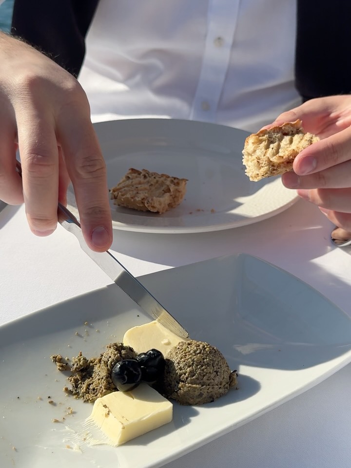 zaboravila sam da okačim dnevnik marta - pa evo 🥂
ps uvedite burek dejtove, odličan koncept i sve preporuke iz ovog domaćinstva