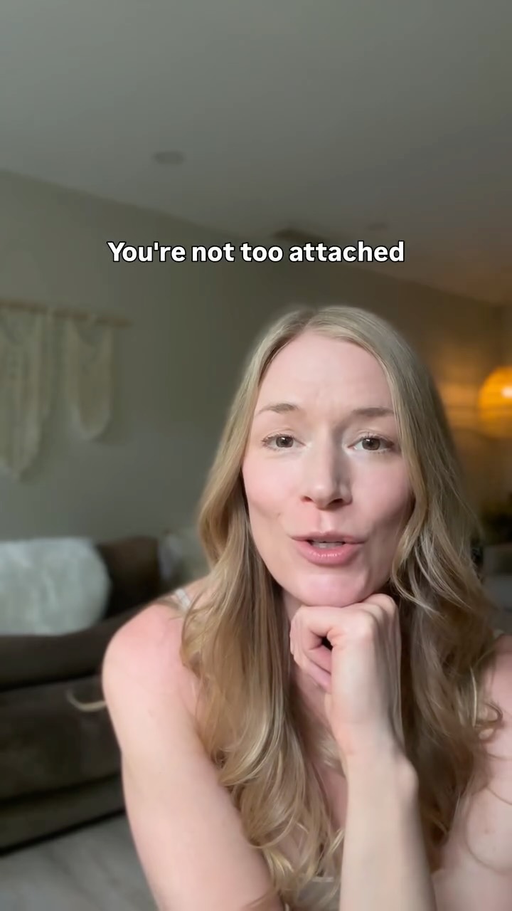 You can decide you’re over someone…
and still feel them in your body
Clearing isn’t about pushing yourself to move on
it’s about allowing what’s there to be felt, gradually and safely
Healing isn’t just mental
it’s something your body moves through
Have you ever felt this?
#somatichealing #breakuphealing #nervoussystem #relationshiphealing #innerwork