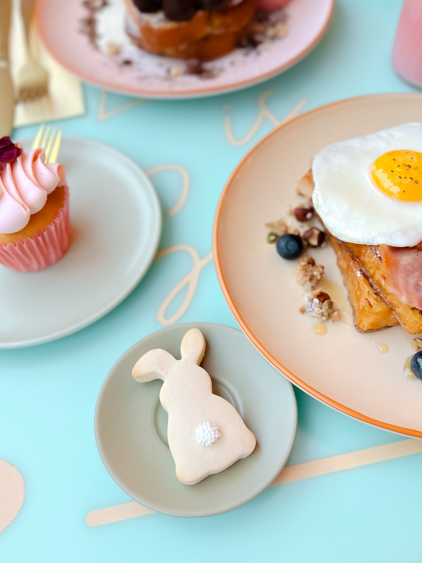 Pasg Hapus i chi gyd/Happy Easter to you all :)
However you choose to celebrate we hope you have a wonderful treat filled day 🐣
If you want to celebrate with us we’re open today for brunch and cake 10:00-16:00 🍫💝
#pasg #easter #eastertreats #letthemseecake