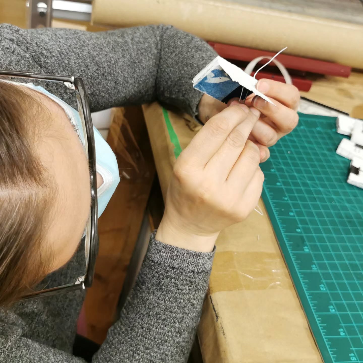 Make books at the inPrint Studio! Join inPrint artist Maureen Da Silva for 3 weeks of relaxing bookbinding. Register on our website (link in bio):
Soft Cover Sewings (3 weeks)
Mondays, April 27 - May 11, 2026
6pm to 8:30pm
This three-week course takes beginner binders on a journey through soft cover bookmaking practices. Techniques are all accessible to do at home, and hopefully inspire students to continue a journey into the magic that is making books!
The first day will introduce students to tools and materials and a playful exploration of pamplets 1, 2 and 3. The second session will explore stab-bindings and french sewing structure. The final class will bring us into long-stitch binding. Students will make a minimum of 6 books throughout the class.
No experience necessary for this course, and all materials included. Any spare time in class will be used for practicing technqiues learned - practice makes perfect in bookbinding!
ID: inPrint artist Maureen Da Silva making a cute little book in the studio.
#torontoprintmakers #torontoprintstudio #torontoartclass #learnbookbinding #makeyourownbook