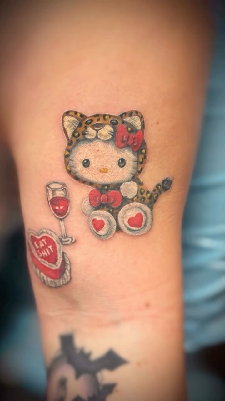 #hellokitty with this little glass of wine and a cake that says “eat shit” Always love what you ask me to tattoo for you 😝 @once_ugo_asian_its_amazin