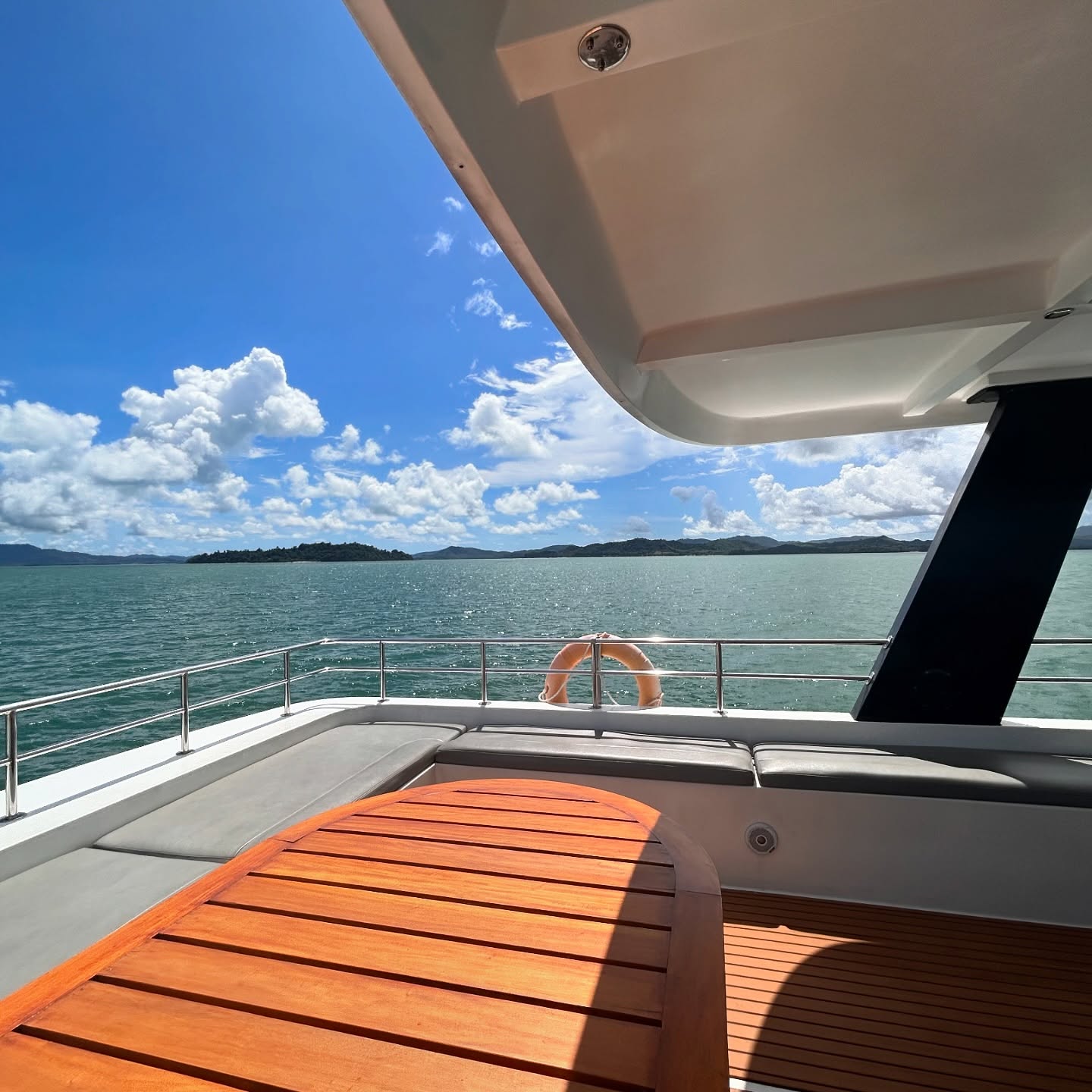 They say there is something healing about the sea 🍃
.
.
.
.
.
.
.
#travel #discovernessara #explore #asia #thailand #phuket #sea #island #beach #potd #love