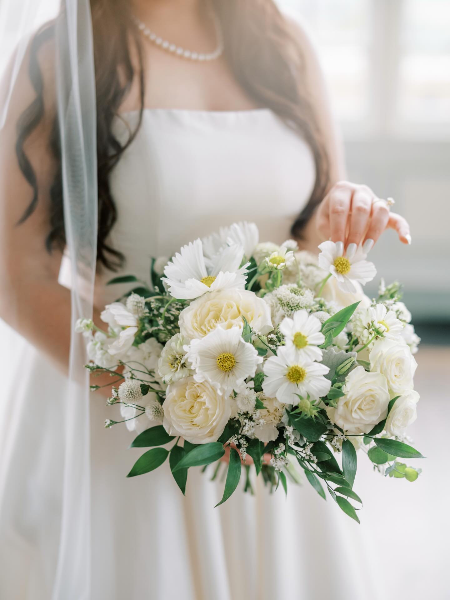 Timeless🤍✨🌙
#starrynighteventsrva #starrynighteventsplanner #starrynighteventsrvaflowers #starrynighteventsrvaweddings #starrynighteventsrvacouples
Planning & Florals | @starrynighteventsrva @tanya_m_cornwell
Photography | @kristencamiellephoto
Venue | @estateatriverrun
Catering | @cater2events
Rentals | @rentequipva
DJ | @bunndjrva
Photo Booth | @richmondphotobooth
Beauty | @islandglowbridalco
Bride | @makbott22