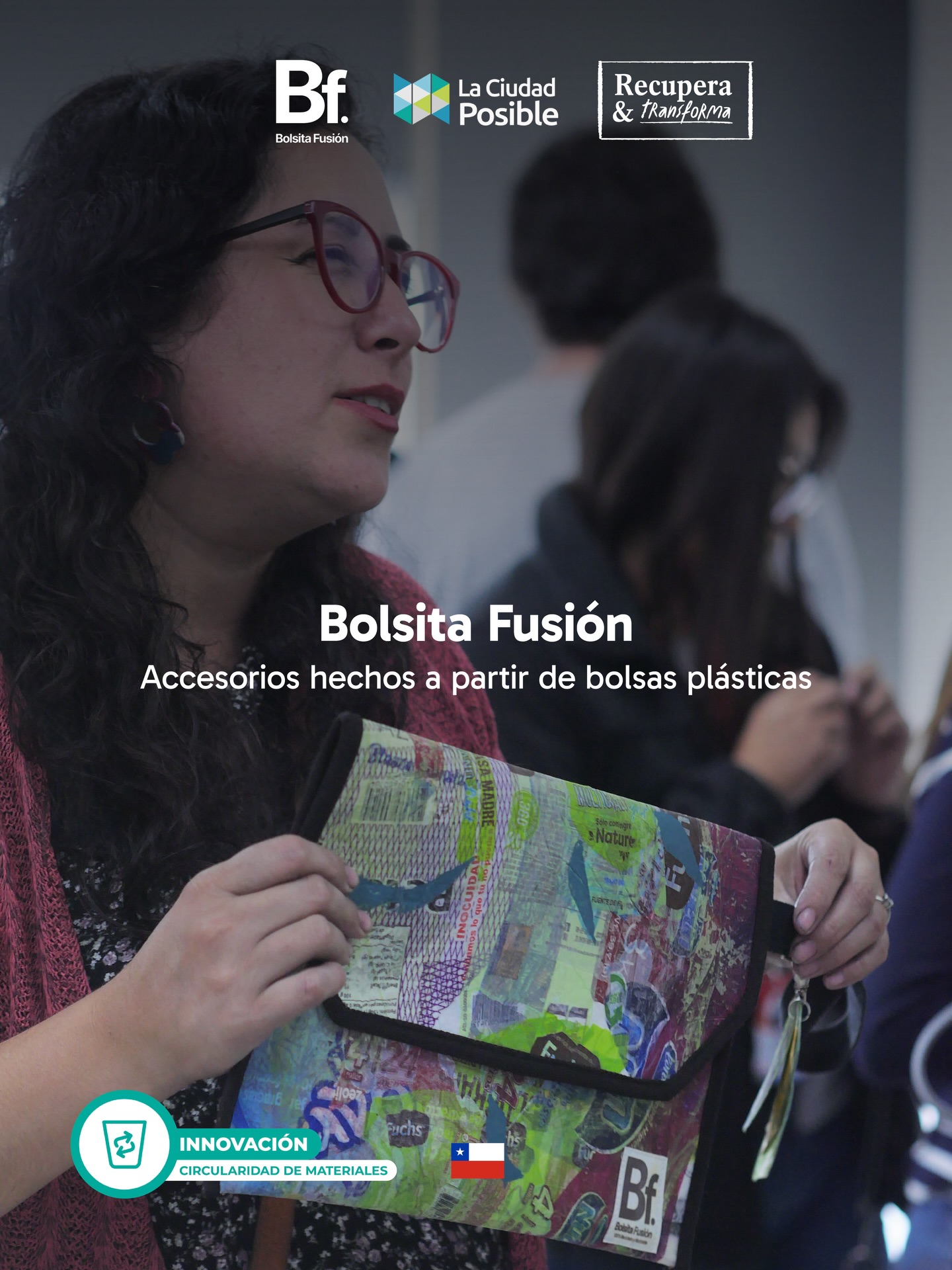 En el marco del programa Recupera y Transforma, acompañamos a Bolsita Fusión, un emprendimiento que transforma bolsas plásticas de un solo uso en accesorios de todo tipo.
Este proceso de acompañamiento estuvo orientado a fortalecer su propuesta a través de tres líneas de trabajo: estrategia de marca, mejora en la calidad del producto y formación en psicología del color aplicada al diseño.
A través de estas instancias buscamos apoyar la profesionalización de emprendimientos locales, fortaleciendo iniciativas que combinan oficio, creatividad y reutilización de materiales.