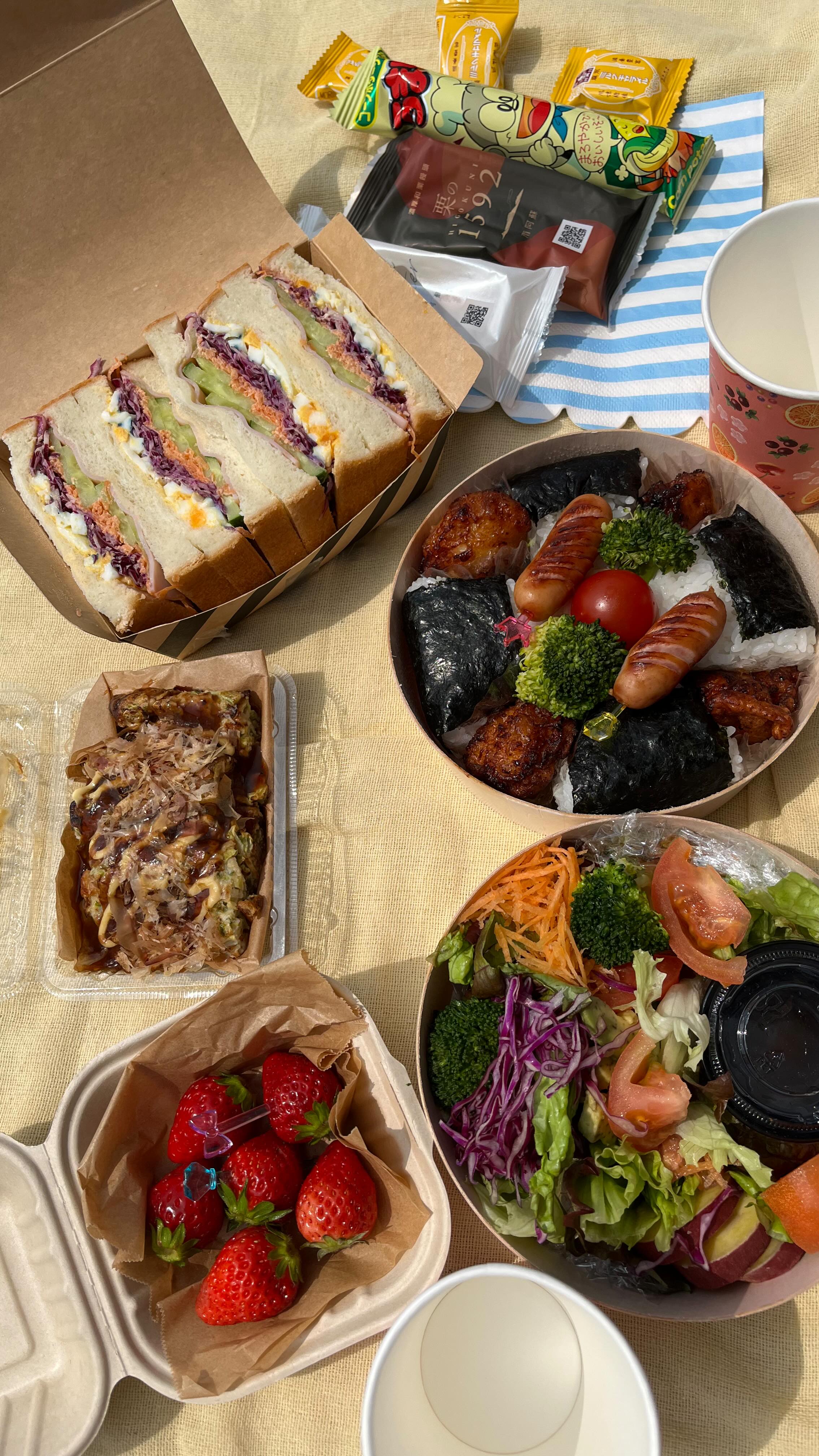 久しぶりの投稿…
気が付けば最後に投稿したのが
3週間前💦
最近はストーリーズがメインに
なっておりました
また今日から
溜まりに溜まっている投稿を
アップしていきます‼︎
皆さんはお花見に行かれましたか?
今年も美しい桜が
色んな所で咲いてくれてましたね
同じ桜でも
自分の心の在り方によっては
見る景色も違ってくるのかも
そう感じた2026年の桜🌸
1年前の今頃は
次男が就職のため家を出り
悲しみにおりましたが
今年は慣れて
心の底から美しい〜と思える
桜鑑賞が出来ました笑
腸活に出会い
メンタルが超絶弱い私だったのが
しっかりと保てるようになったけれど
我が子の事になると
ブレブレです笑
そんな私ですが
今月もよろしくお願いいたします♡