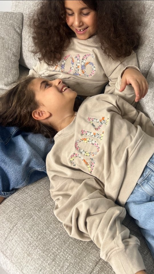 ✨ Aujourd’hui, on a été dans un endroit juste incroyable pour une sortie en famille : La Tête dans les Nuages
Honnêtement, c’est le genre de lieu où tout le monde trouve son bonheur… les enfants comme les parents !
Entre les jeux d’arcade, les espaces dédiés aux plus petits et toutes les activités hyper ludiques, impossible de s’ennuyer.
On passe d’un jeu à l’autre sans voir le temps filer ⏱️
Ce que j’ai vraiment aimé :
💛 Des jeux variés pour tous les âges
💛 Un espace adapté même aux plus jeunes
💛 Une ambiance fun, colorée et familiale
💛 Parfait pour créer de vrais moments de complicité avec ses enfants
Et ce mercredi profitez de illimité de 10h a midi pour les 3/12 ans.
Donc si vous cherchez une idée de sortie simple, fun et qui change, c’est vraiment un super plan.
Clairement, c’est le genre d’endroit où on repart avec des souvenirs plein la tête… et des enfants ravis 🥰