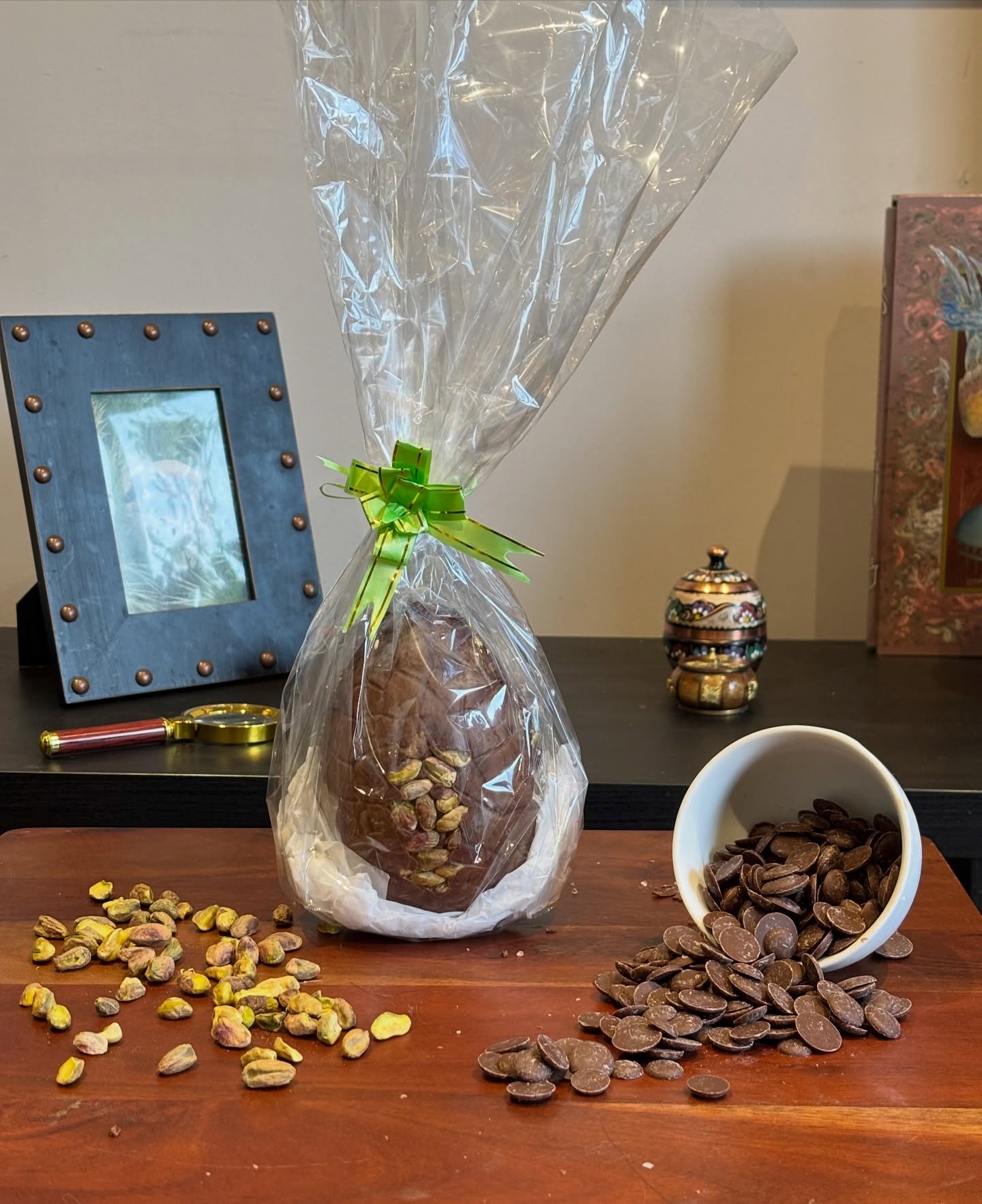 Milk chocolate. Pistachio. Perfection. 🍫🌿
Handmade Easter eggs 💛
DM to order 🐣
#PistachioLovers
#MilkChocolate
#ArtisanChocolate
#LuxuryTreats
#handmadewithlove