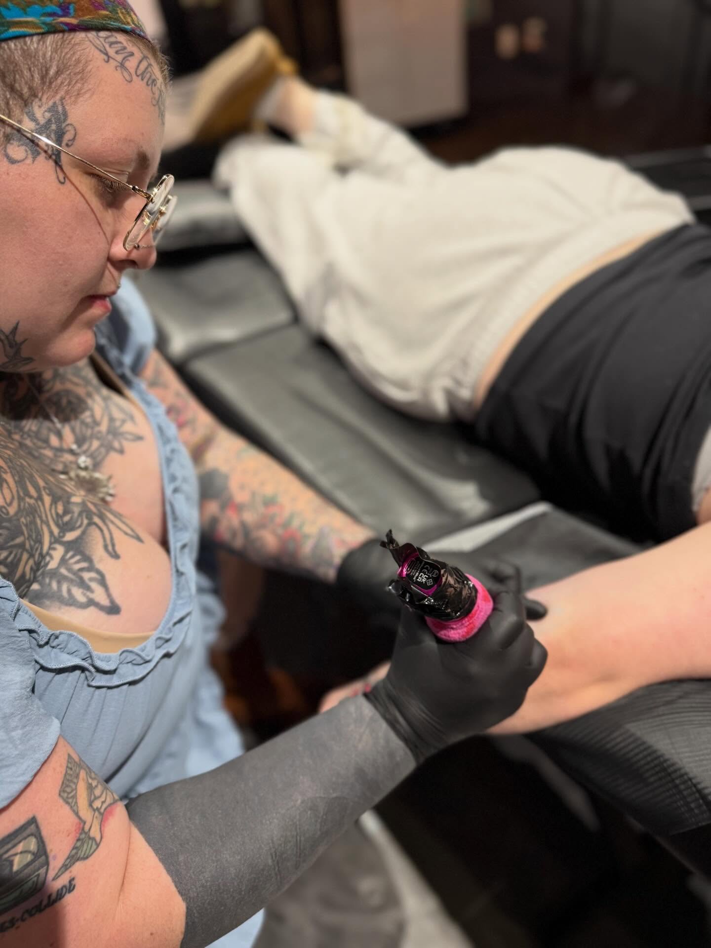 Meet our artists! Our newest artist Alex joins our team with 10 years of tattoo experience under belt and is a proud momma of 2! She enjoys many styles of tattooing but has a real love for bold color and black and grey traditional tattoos. Getting to meet people on every walk of life is another aspect of tattooing she loves so come on by the shop or message her about booking your next piece! @threeofdaggers