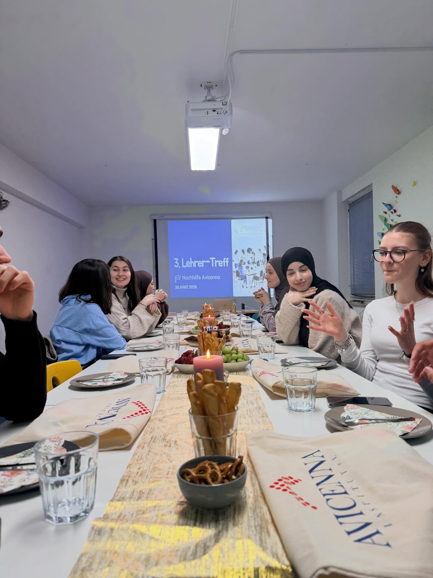 Unser 3. Lehrer-Treff bei Nachhilfe Avicenna 💚
Danke an alle, die dabei waren – für den Austausch, die Motivation und den Teamgeist! 🙌📚
#teamavicenna #nachhilfe #gemeinsamstark