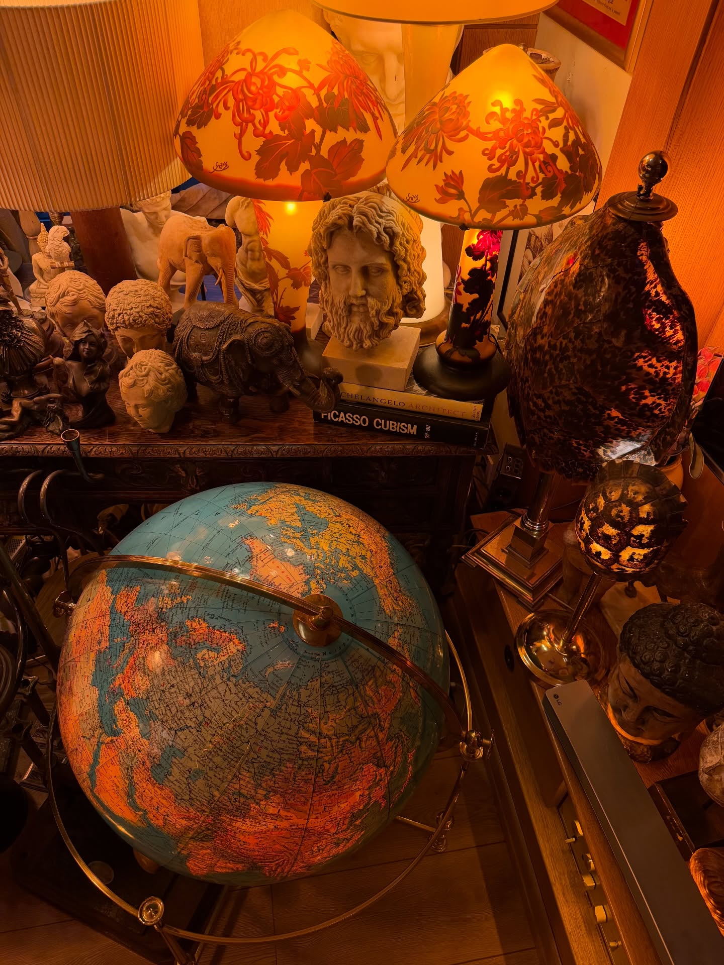 #AntiqueStore #AntiqueDealer #VintageShop #VintageStore #AntiqueCollectibles