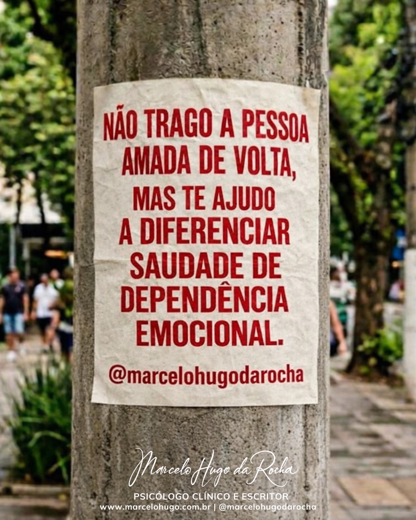💔🧠🔍
Será que trazer a pessoa amada de volta resolveria o problema?
Mas talvez essa nem seja a pergunta mais importante.
Quando alguém vai embora, o que fica nem sempre é só saudade. Fica o hábito, a rotina, a expectativa… e, muitas vezes, a necessidade.
Saudade dói, mas é saudável. Ela reconhece o valor do que foi vivido.
Dependência emocional aprisiona. Ela não sente falta só da pessoa… sente falta de quem você era quando estava com ela.
Na prática clínica, essa diferença muda tudo. Porque uma leva ao luto e a outra mantém você preso tentando reviver algo que já acabou.
Nem todo “quero de volta” é amor.
Às vezes, é medo de ficar sozinho.
E isso precisa ser olhado com cuidado.
🛟 Salve este post para lembrar dessa diferença nos dias mais difíceis.
📬 Envie para alguém que ainda confunde saudade com necessidade.
🛋️ Se você sente que não consegue se desvincular, a terapia pode ajudar a reorganizar esse vínculo por dentro.
Marcelo Hugo da Rocha
Psicólogo Clínico e Escritor
www.marcelohugo.com.br
#marcelohugodarocha #terapiaemdia #relacionamentos #dependenciaemocional #saudades