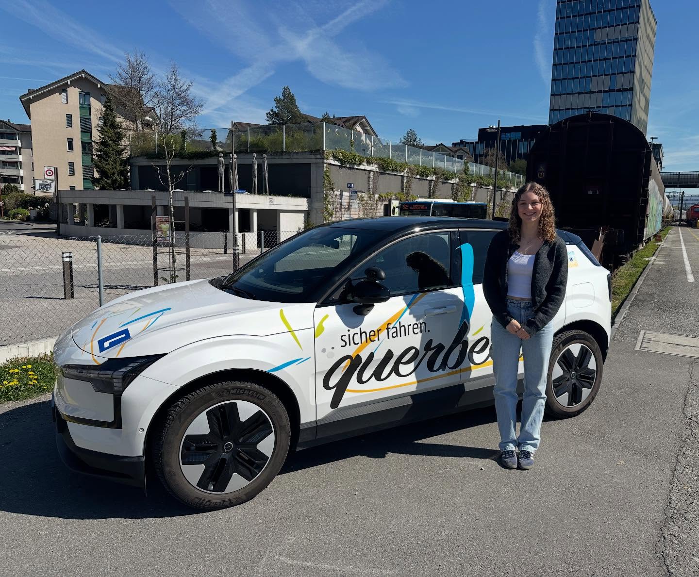 Gratulation @x_carmen_22_ zur bestandenen Prüfung 🚗🏁
Juhui geschafft 🤩 jetzt darfst du alleine fahren und somit ein neues Kapitel in deinem Leben beginnen. Viel Spass dabei. 🍀🙌🏼🎉
Besten Dank und alles Gute 🍀
#fahrschule #ausbildung #top #prüfungbestanden