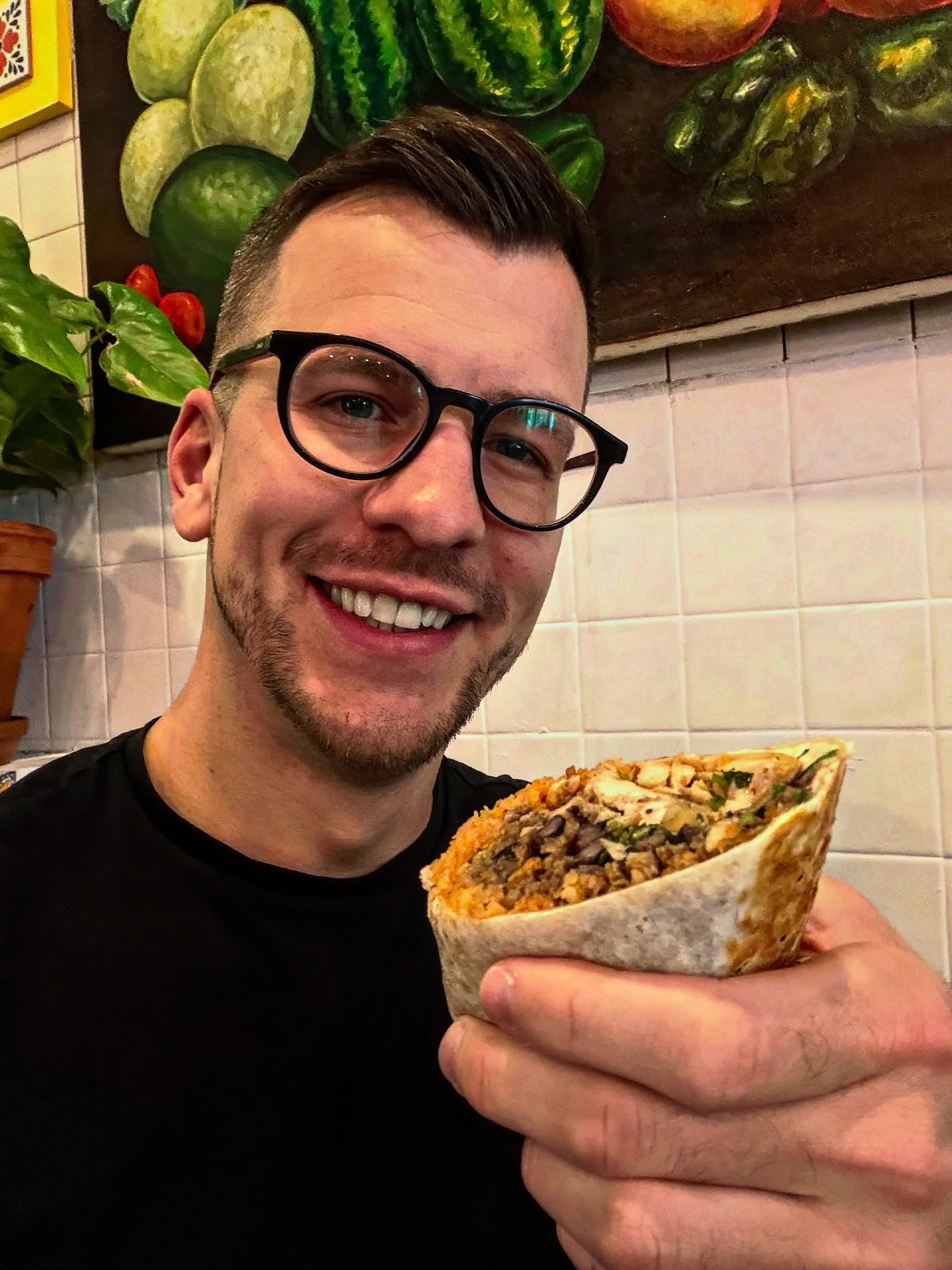 @tacosexpress_qc - Montreal, Canada 🇨🇦
Chicken burrito
Delicious burrito, tight roll and full of filling.
Awesome lineup of hot sauces, which i love.
I know I'm a fan of foil wrapped burritos, but when they precut it, they are showing they have nothing to hide.
Amazing waiter, took the time to talk to us about our visit and got us a shot of Mezcal. Legend.
🌯🌯🌯🌯🌯
.
#sturrito #burrito #burritos #burritoaddict #burritohunter