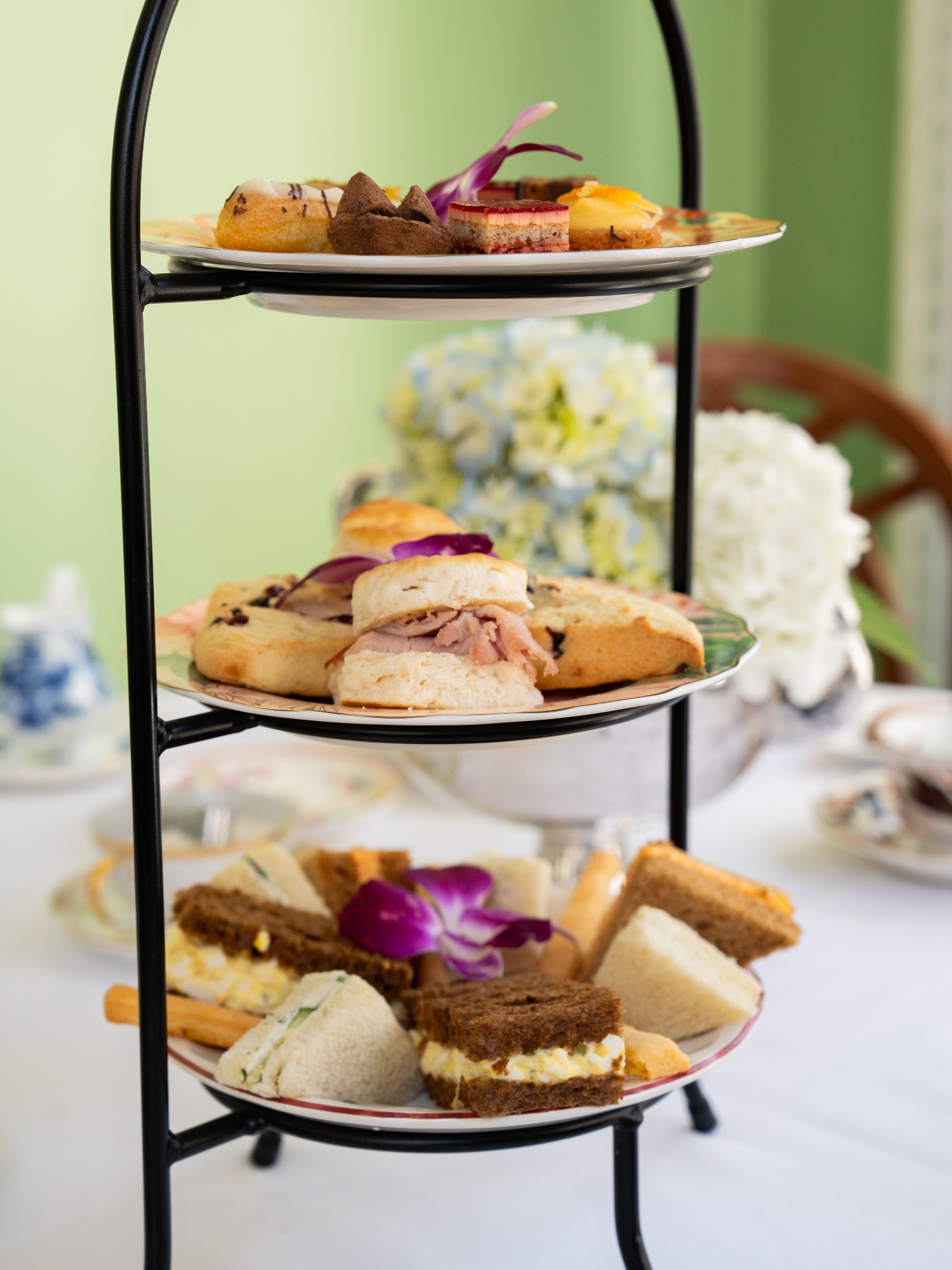 Step into Swan Coach House for a truly refined Afternoon Tea experience. Join us Tuesday–Saturday from 11:00 AM–2:30 PM and enjoy premium teas, fresh-baked scones, and a selection of savory and sweet bites. No reservations needed unless you’re a group of 6 or more! Head to the link in our bio to view the full menu!