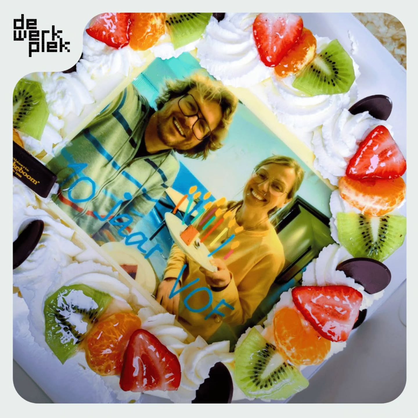 Gisteren, 1 april, vierden we de officiële start van onze samenwerking. We zijn inmiddels 10 jaar verder, wat begon met Re:set Films en wat later 't Buro is sinds 2021 De Werkplek Amsterdam (zie foto uit de coronatijd 😄). Tijd voor taart!
#betaalbare #werkplekken #coworking #community #flexplekken