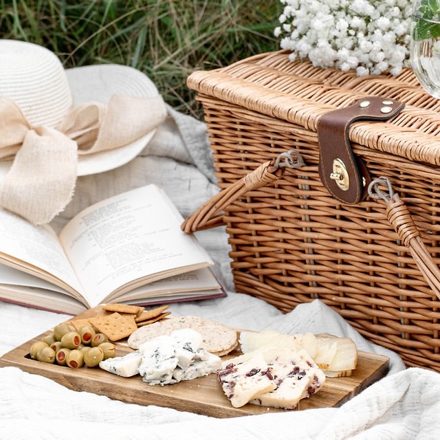 Fancy a luxury picnic hamper ?
New on my website , have a look 👀
https://www.personalchef.me.uk/picnics #luxury #picnic #sun #outdoors #privatechef
