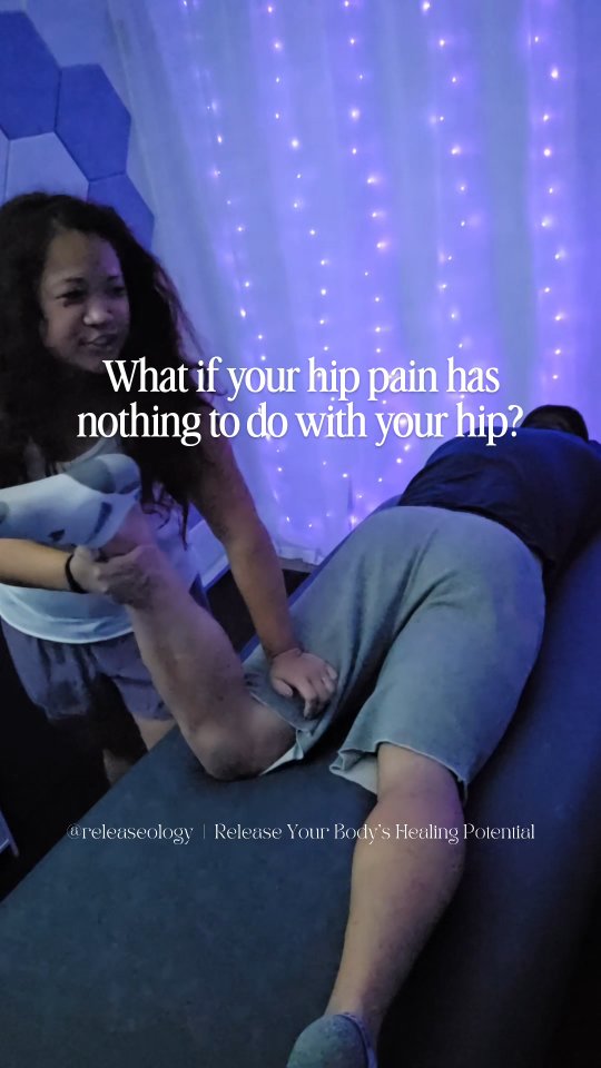 One client came in for hip pain.
Years of TMJ issues they'd written off.
Nobody had ever connected the two.
We released the jaw.
The hip shifted.
The body is one connected system.
Pain in one place is almost always being driven from somewhere else.
That's why cookie-cutter treatment doesn't work.
Not sure what's driving YOUR pain? Comment BOOK NOW to book your individualized pain assessment. Virtual or in-person. š
Your body has been trying to tell you something. Let's listen.