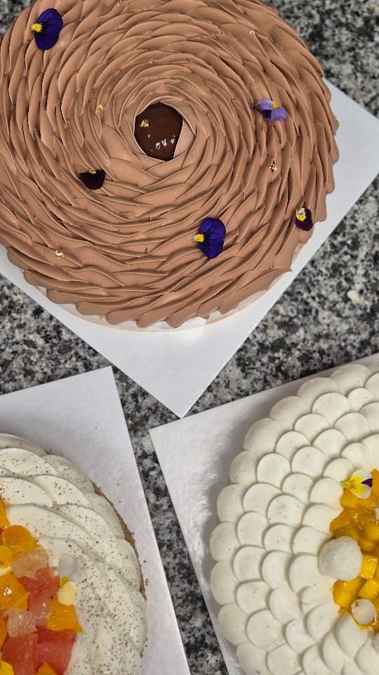 Encore un beau week-end !
Découvrir la magie de Pâques et le marathon des tartes 🐰🏃♀️
Merci à tous et merci aux gourmands du dimanche !
#PatisserieArtisanale #paques #patisseriefrançaise