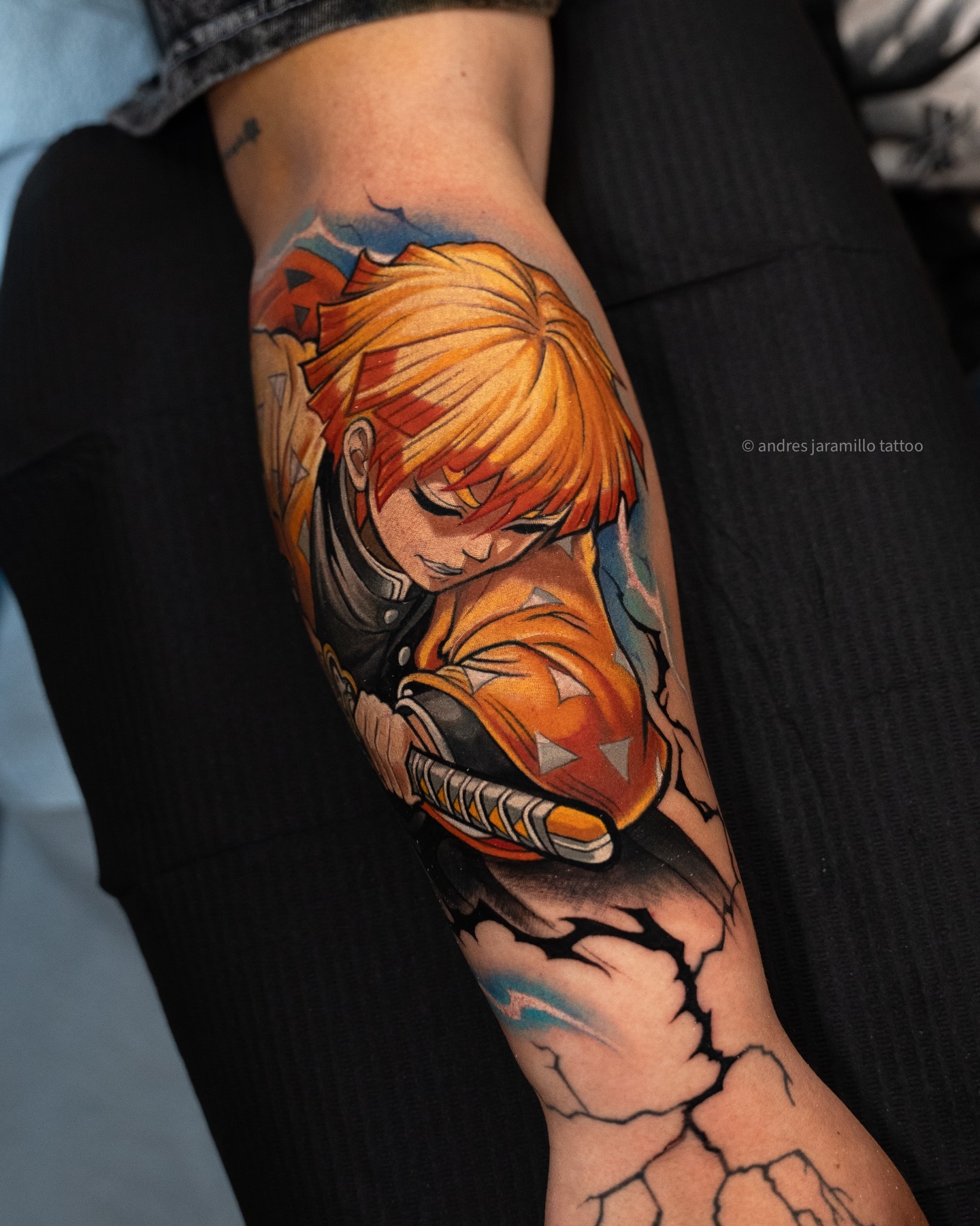 I did that Demon Slayer project at the last minute at @fallensparrowtattoos
It’s a style that I’m not used to performing, but that I really liked adapting and doing it in the best way
If you like that type of tattoo, write to me or send me an email to quote your next tattoo
Ajtcotizacion@gmail.com #demonslayer⚔️ #anime #demonslayeredit #demonslayerfanart #tattoo