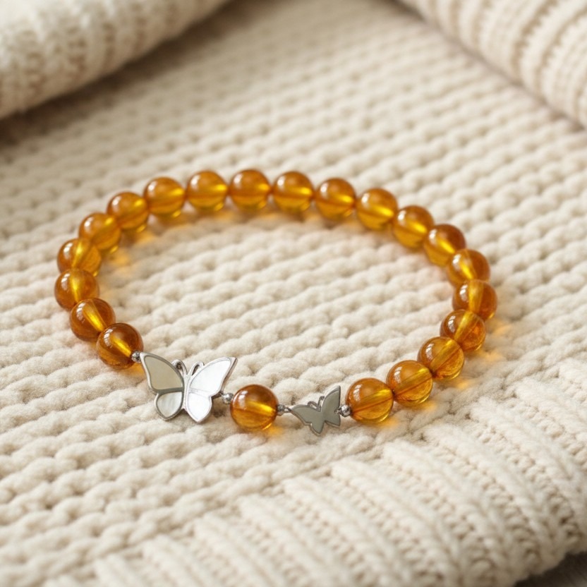 Muttermilchschmuck Armkette „Nana“ 🦋🤍
Ein zartes Naturstein-Armband (6 mm) mit einem Schmetterling aus 925er Sterlingsilber, der mit deiner Muttermilch gefüllt wird – ein echtes Unikat voller Bedeutung ✨
✔️ elastisches Gummiband – sitzt bequem am Handgelenk
💎 Wunsch-Natursteine frei wählbar (unter EXTRAS)
🌸 Silber oder rosé vergoldet
Du möchtest es individuell? Schick mir deine Idee/Skizze über die EXTRAS 📝💞
https://muttermilchschmuck.online
#muttermilchschmuck #schmuckmitmuttermilch #erinnerungsschmuck #natursteinarmband #armband #schmetterling #mamasein #stillzeit #handgemacht #unikat #925silber #rosegold #mamaliebe