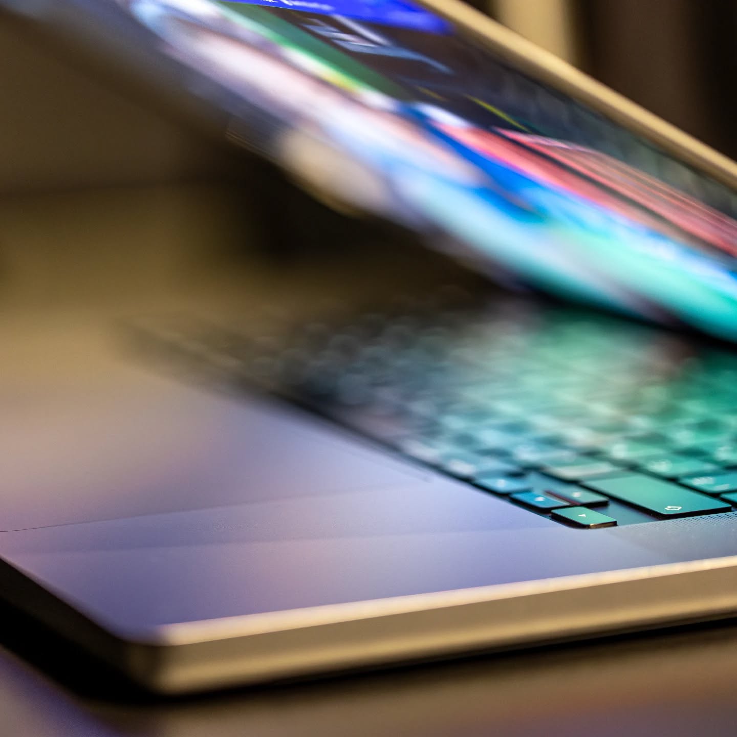 Chez Gvisuel, chaque pixel a une intention. Chaque couleur raconte une histoire. Chaque interaction est pensée pour créer une expérience unique.
Notre web designer transforme des idées en univers visuels impactants. Du concept à la réalisation, nous imaginons des interfaces modernes, intuitives et centrées sur l’utilisateur. Nous ne faisons pas que “designer” des sites — nous créons des expériences digitales qui marquent les esprits.