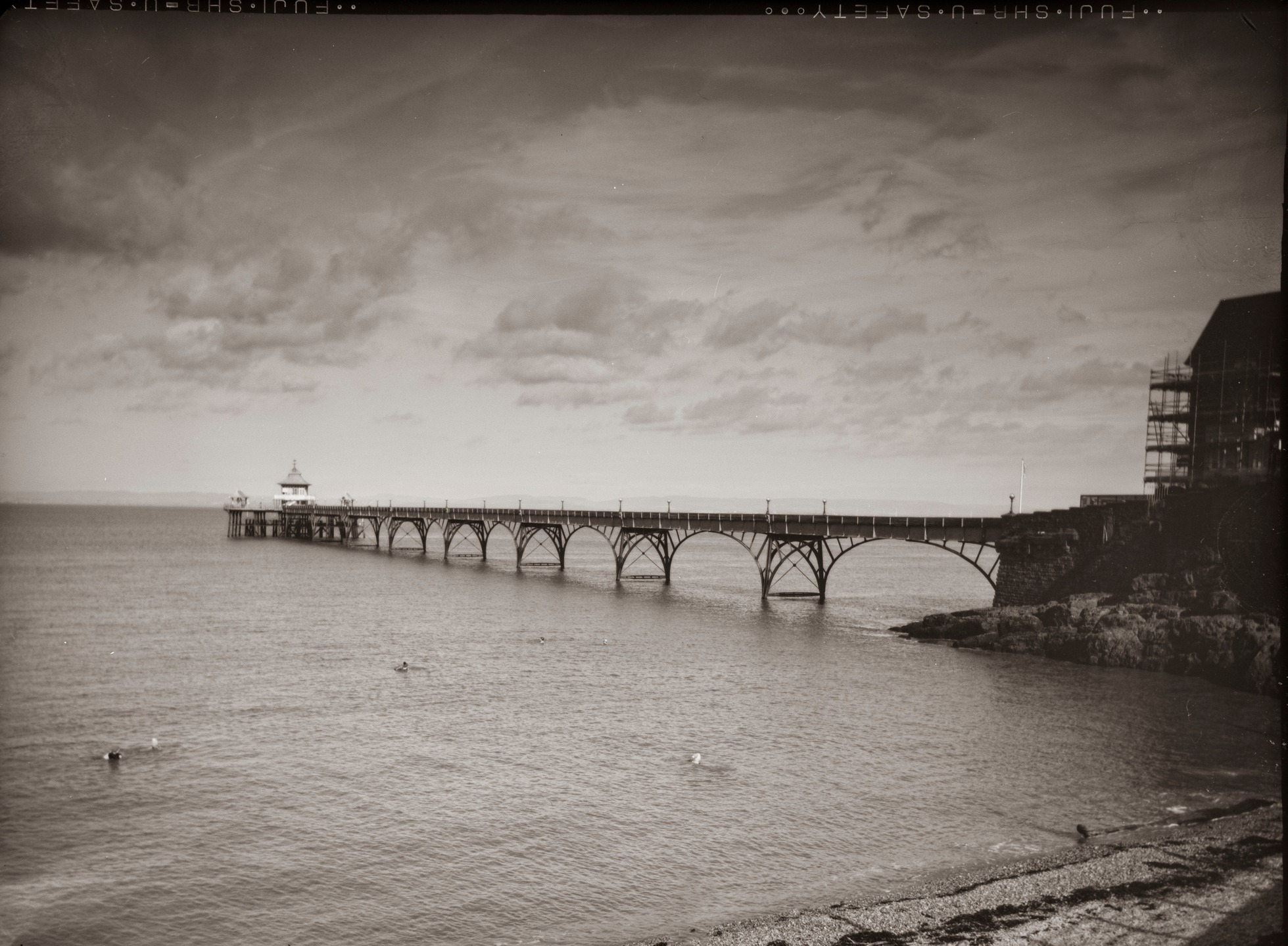 Testing out a graduated neutral density filter to tame the sky on X ray film. This taken at 1/40th s on F22 ISO200 with a wide angle lens (hence softness away from the centre) on the #gandolfi half-plate “Precision” camera. Good to chat with passers by showing interest in the camera. This result better than the yellow and orange filters tried. With X-ray film most sensitive to Blue-UV the brighter morning spring skies mean the effective ISO of the film is around a stop faster than in the winter (ISO100). #largeformatphotography