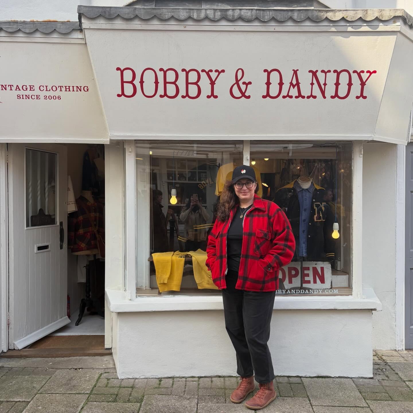 @tijen_denizmen looking great in her vintage USA Mackinaw jacket. These look effortlessly cool and timeless both on guys and gals! We always have a selection of these in- store and online, dating from 1940s- 1960s.
I love it when customers pop by wearing their Bobby & Dandy purchases (& despite not having the best memory for certain things, i never seem to forget a garment which I have previously sold 😆!)
#vintagemackinaw #vintagemackinawcoat #vintagemackinawjacket #mackinawjacket #mackinawcoat