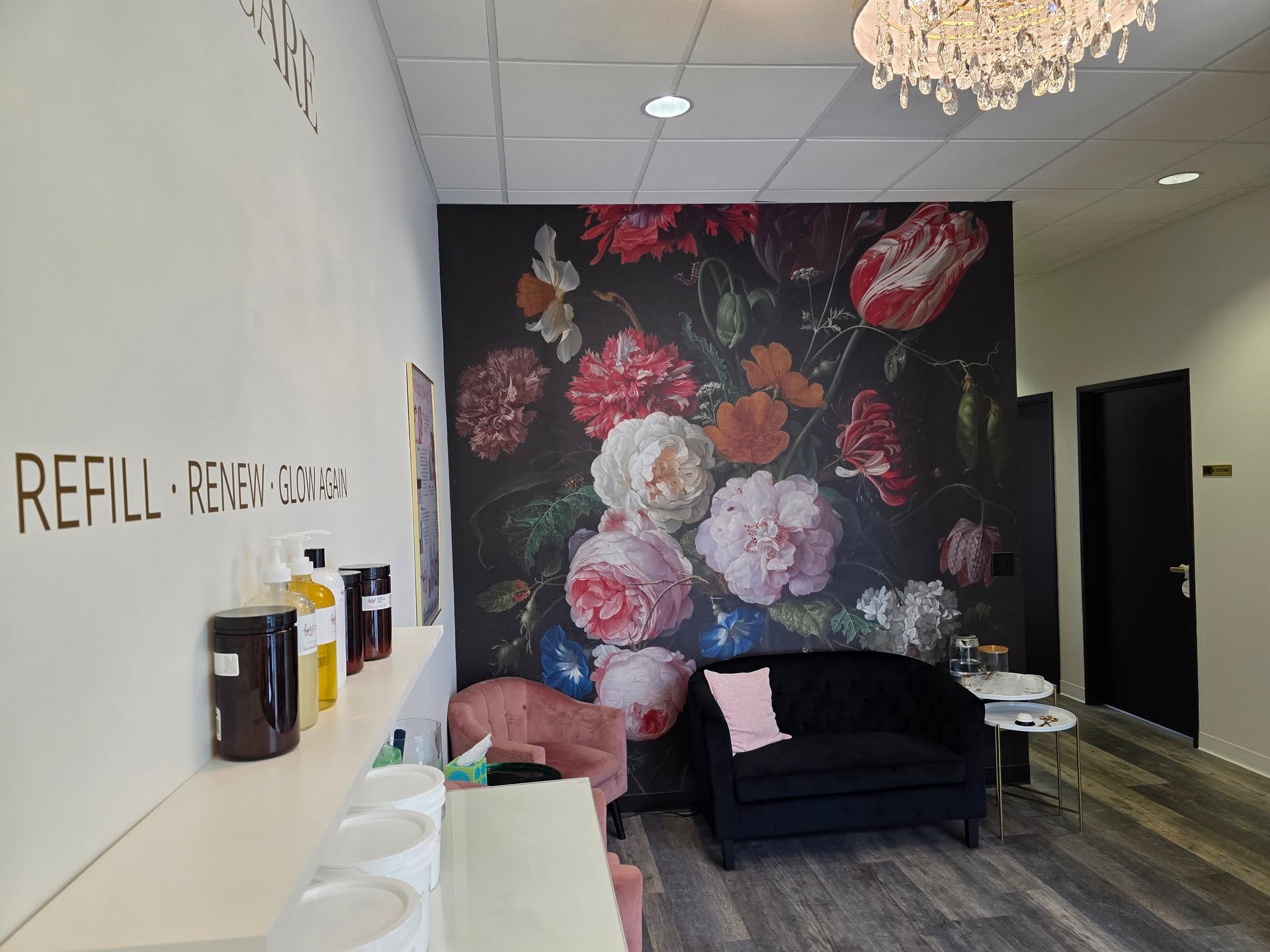 This expansion is about more than just a new 1,300 sq ft space—it’s a reflection of where we’re headed… and everything we’ve been quietly building.
The wallpaper wasn’t chosen just for how it looks. The bees and roses represent ingredients found throughout our product line—woven into the space as a reminder that what we create and what you experience here are deeply connected.
Every detail has a purpose. Our signature tea, specially formulated by local @serene_self_sage, was created to support your skin from within—something warm, grounding, and intentional (and coming soon for you to take home).
This next chapter also introduces an entirely new makeup lineup—lipsticks, glosses, and refillable lip liners. Neurocosmetic formulas crafted to European standards, infused with a soft hint of vanilla… designed to enhance your look while genuinely elevating how you feel.
From @worldssoftestsocks (made in the USA), to handmade mugs by @oliviagracepaper to handcrafted soaps made in Newberg, Oregon by @glowbodyandsoul —everything here was chosen with care.
This isn’t just a new space.
It’s something you feel the moment you walk in.
Meet our collective partners @haus_of_noir_aesthetics @enviestudiopdx and @elegantbeautyelc
#FaceItSkin #facials #skincare #local #happyvalleyoregon