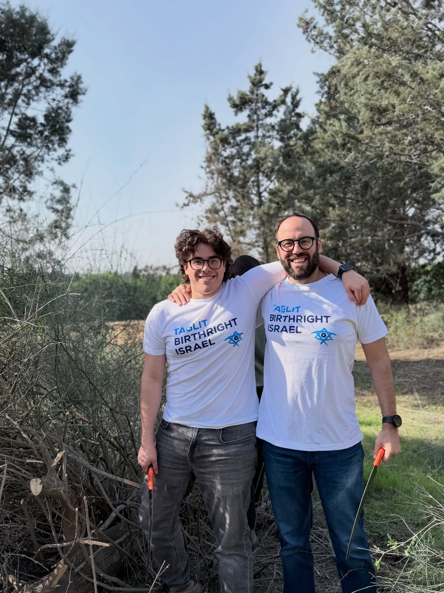 Why is this trip different than all other trips? Because on your Birthright Israel Volunteer program, you’ll not only see Israel, but see the real impact you can make with your own two hands 💜