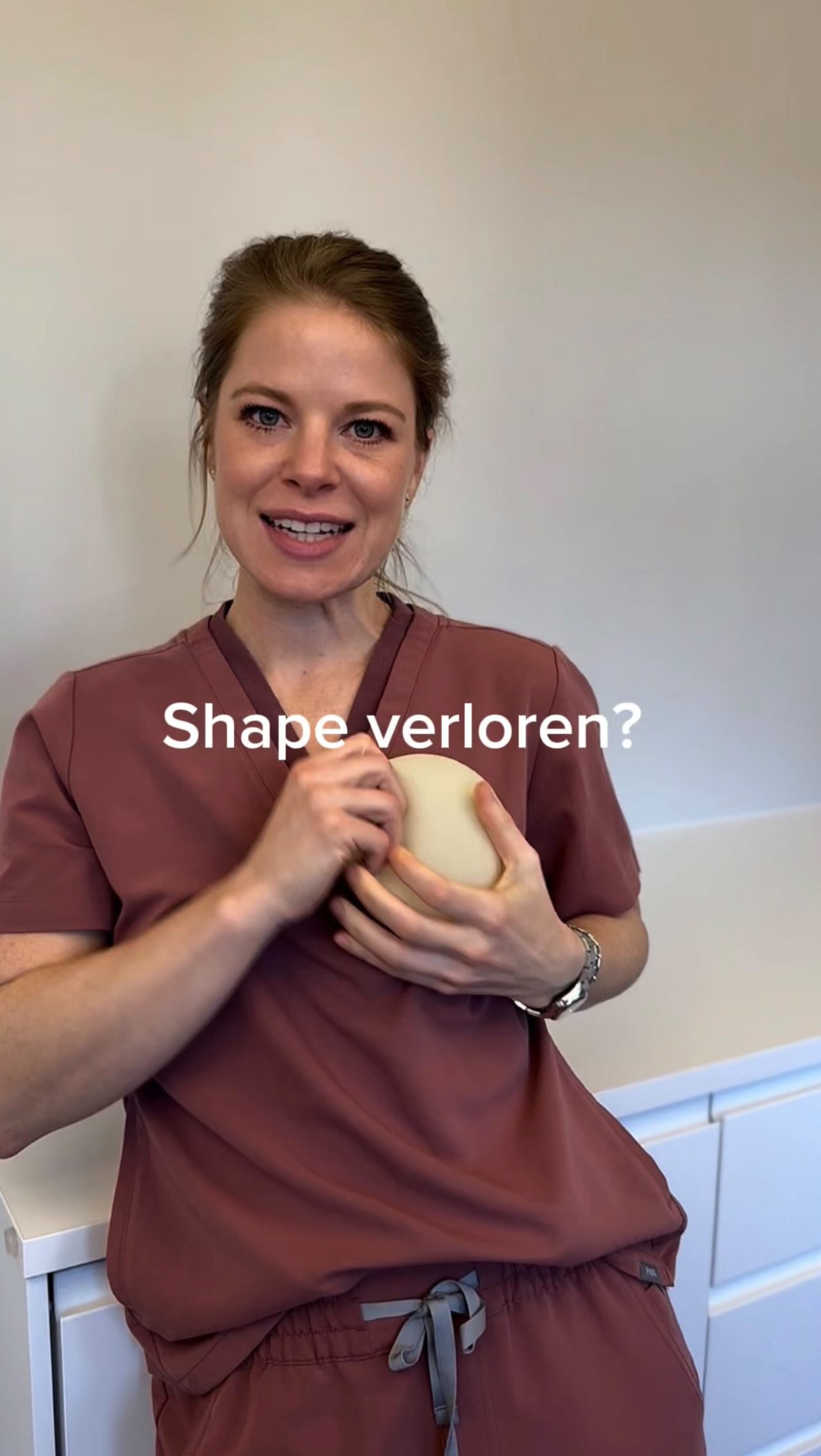 Wenn sich deine Brust nach Stillzeit oder mit der Zeit über dem Implantat verändert, ist das völlig normal.
Im Video zeigen wir dir, welche Möglichkeiten es gibt, wieder eine schöne Form zu erreichen.🍒
#boobtalk #glowup #plasticsurgery #bodyconfidence #realresults