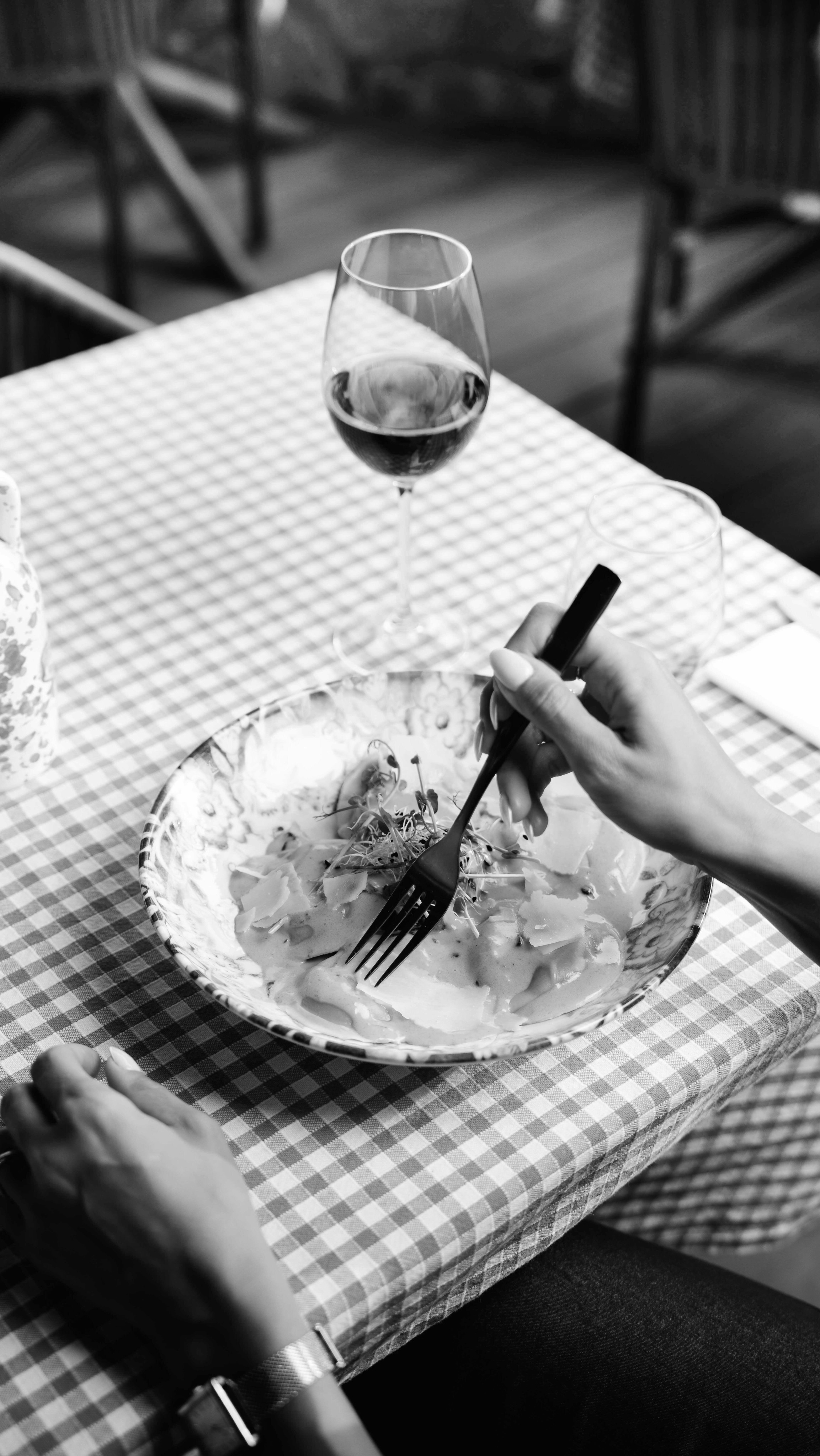 Pasta, amore, vino ❤️🔥 l’essentiel se trouve chez Nonna!
📍 Porticcio
Nous vous accueillons tous les jours, midi et soir.
Réservations via le lien en bio
#nonnaporticcio #restaurantitalien #pasta #antipasti #food #italianfood #porticcio #corse
🧑🏻💻 @glowup_agency