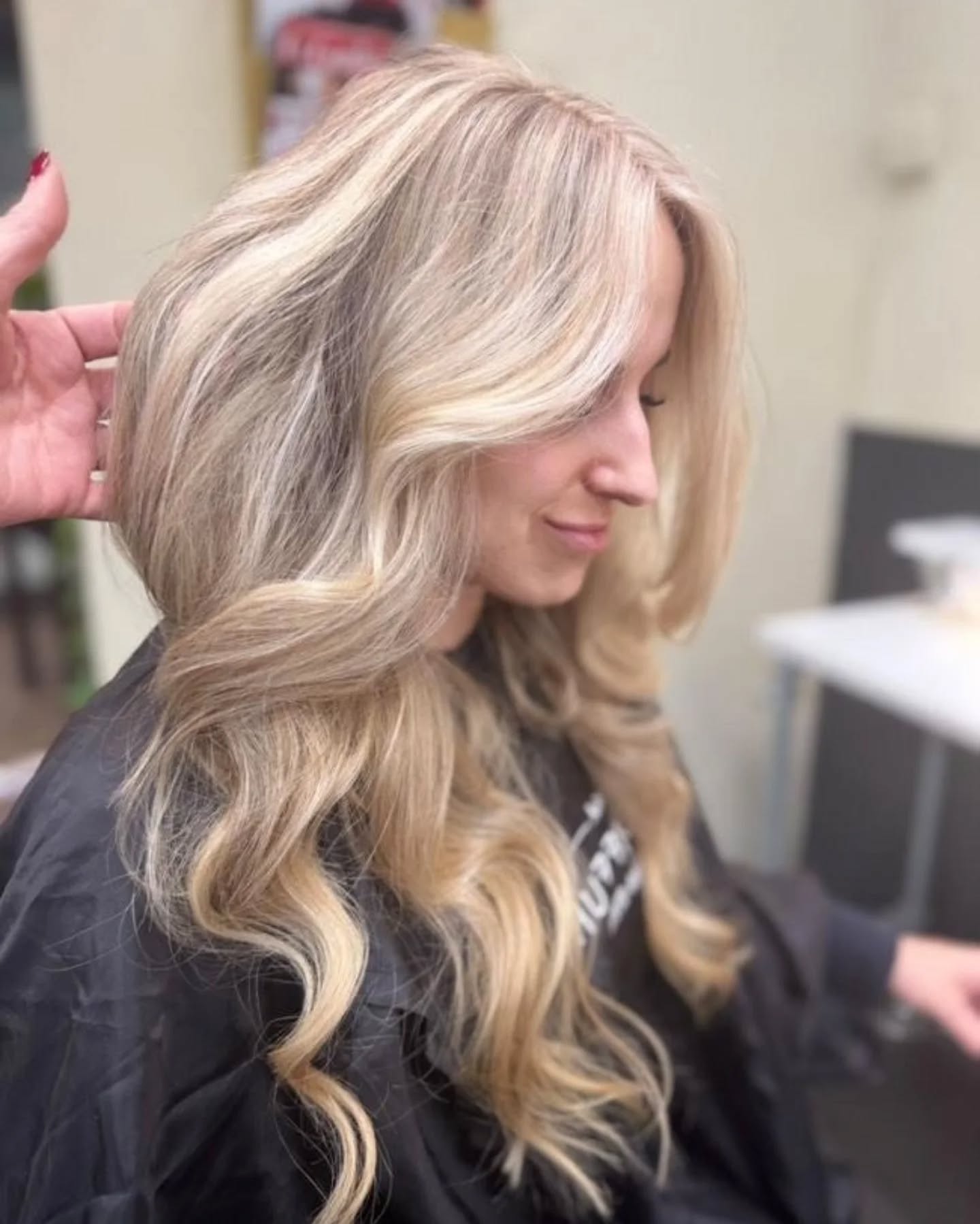 Cut and Color by Emine
#mccoiffure #mccoiffurezürich #mccoiffurehb #schwarzkopfprofessional #schwarzkopfblondeme #blondmeschwarzkopf #blondme #cutandcolor #goodhairday