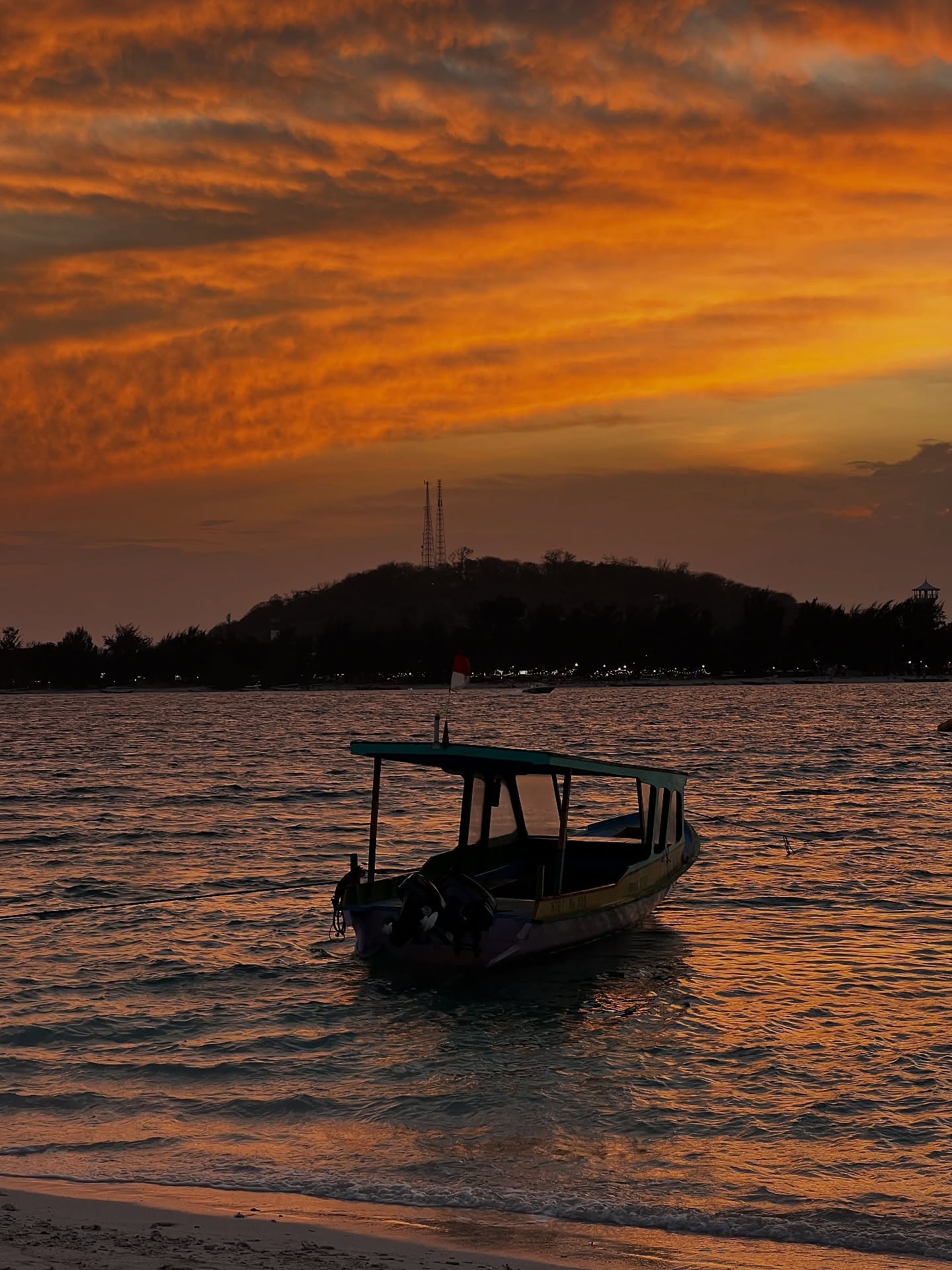 No filter needed ✨ This is just another perfect sunset in Gili Air - and a stay waiting at KOHO Air ⛅️🌅
#GiliAirIsland #SunsetInGili #GiliSunset #IslandLife #BeachVibes #KOHOAir #StayInGili #TropicalEscape #TravelIndonesia