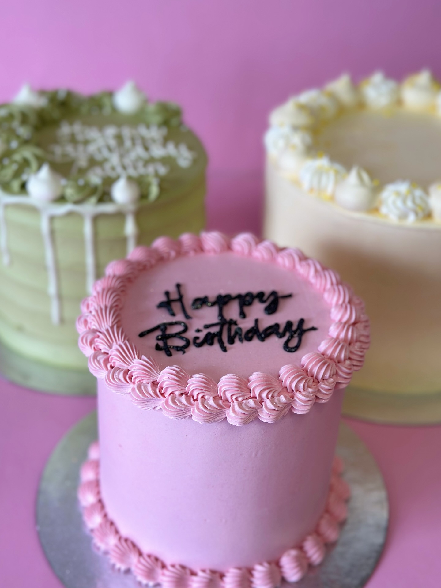 She’s simple… but she knows she’s that cake 🎂
#MississaugaBakery #SaugaEats #GTAEats #BirthdayCakes #SimpleCakes #MinimalistCake #CakeAesthetic #CustomCakes #NutFreeBakery #SupportLocalGTA #ButtercreamCakes