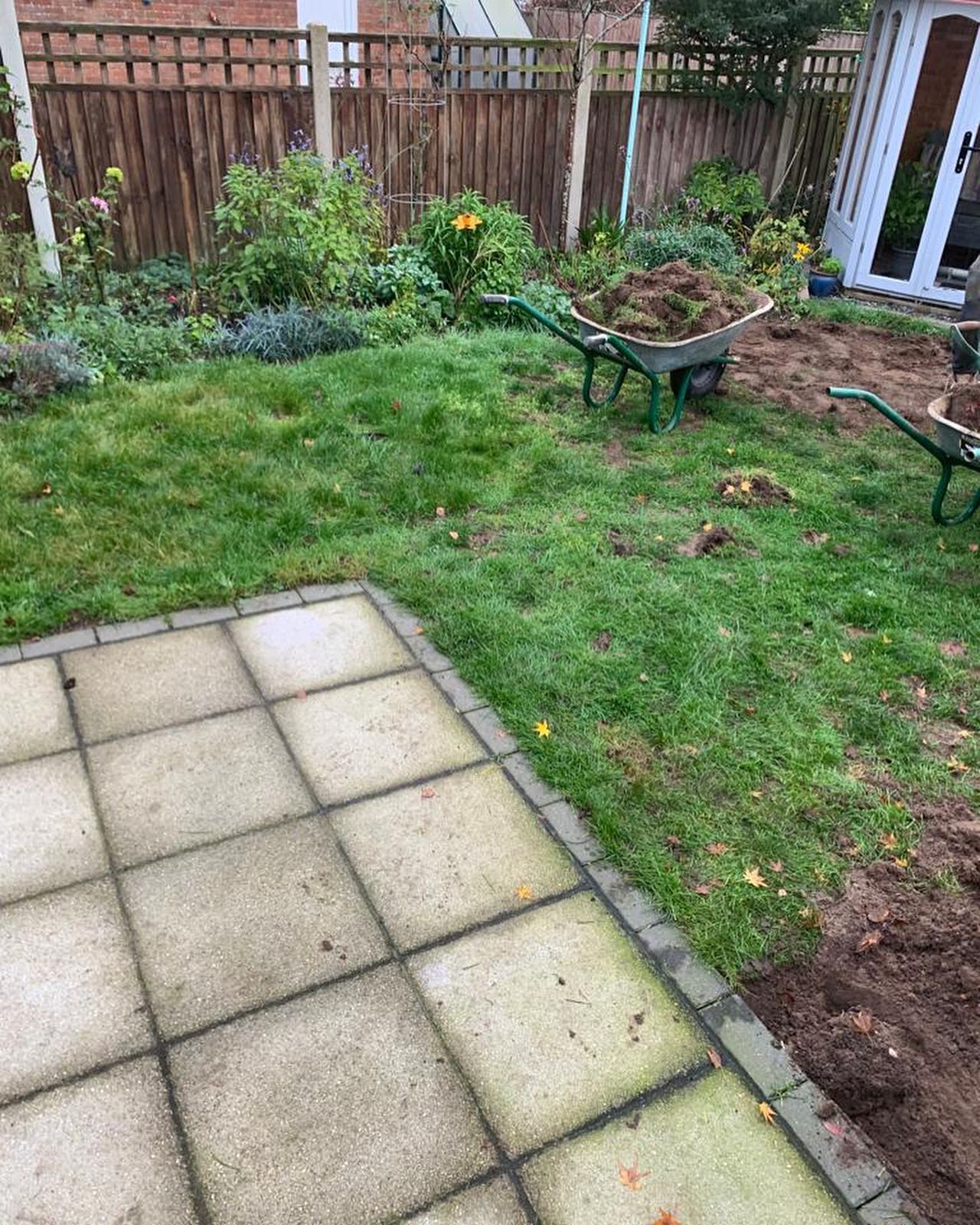 🌿🌸 Say goodbye to the hassle of lawn maintenance and hello to a stunning garden transformation with artificial grass! 😍👏🏼 This garden has been totally transformed with the addition of this lush and realistic artificial turf. No more mowing, watering, or weeding required! 🙌🏼 Plus, it's perfect for kids and pets to play on all year round. 🐶👧🏻 #ArtificialGrass #GardenTransformation #NoMoreMowing #LowMaintenance #RealisticTurf #KidAndPetFriendly #OutdoorLiving #HomeImprovement #Greenery #LandscapeDesign #DeebaSurfacingAndLandscaping 🏡🌳