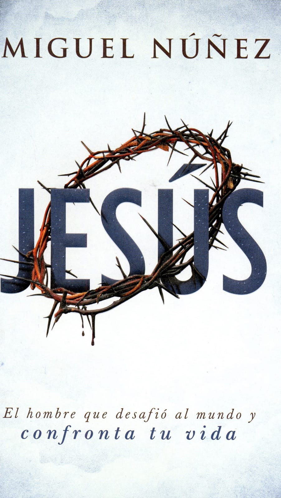 ✨ Lecturas para una Semana Santa con sentido profundo ✨
🫶Más allá que una fecha, esta es una oportunidad para mirar hacia adentro y reconectar con lo esencial.
Por eso queremos recomendar tres libros que, cada uno a su manera, invitan a una fe más consciente, más honesta y más transformadora:
📖 Jesús, el hombre que desafió al mundo y confronta tu vida, de Miguel Núñez. Un retrato profundo y bíblico de Jesús que rompe con las ideas cómodas o superficiales. Este libro no solo explica quién fue, sino que confronta directamente nuestra manera de vivir. Es una lectura que incomoda, pero justamente por eso, transforma.
📖 ¿Jesús es la pregunta? Este libro de Alex Sampedro es muy inspirador.
Es una invitación a mirar a Jesús desde una sensibilidad distinta, más cercana, más humana. Ideal para quienes buscan reconectar con la fe desde el corazón y no solo desde la razón.
📖 Jesús Vive, de Sarah Young
Un devocional con 180 reflexiones que nos recuerdan que Jesús no es solo una figura histórica, sino una presencia viva en lo cotidiano. Basado en Biblia (Romanos 8:11), este libro acompaña, consuela y fortalece día a día.
Si les interesan estos libros o lecturas relacionadas con el poder transformador de la fe y la vida misma. Pueden comunicarse con @vberaca
@vberaca 💕
#SemanaSanta #LecturasRecomendadas #Fe #Jesús #Espiritualidad