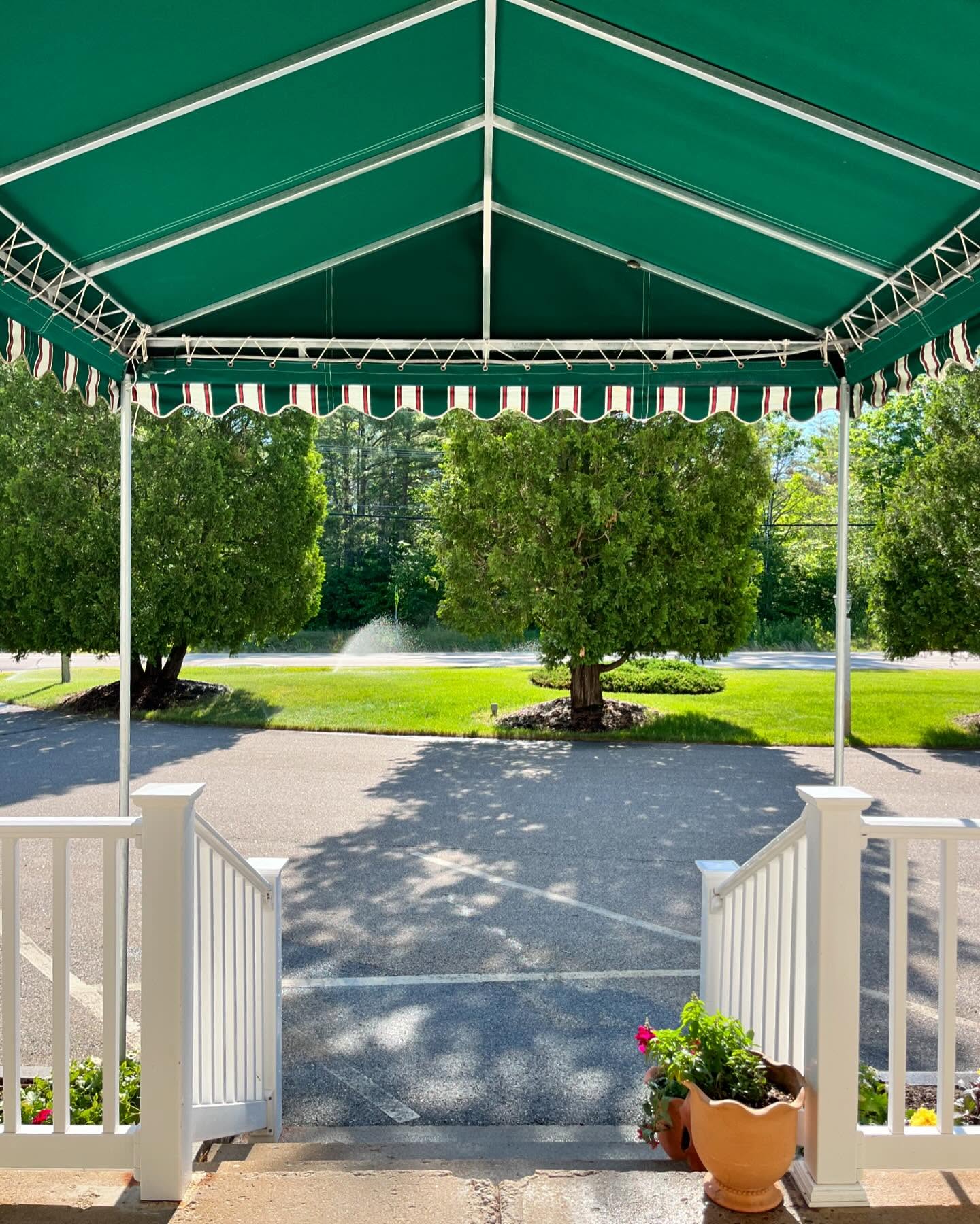 Happy Bike Week from The Golden Apple! The first sign of summer ☀️🏍️
Book Us Today!
Call 📞 603-383-9680
Or
Go to ➡️ www.goldenappleinn.com