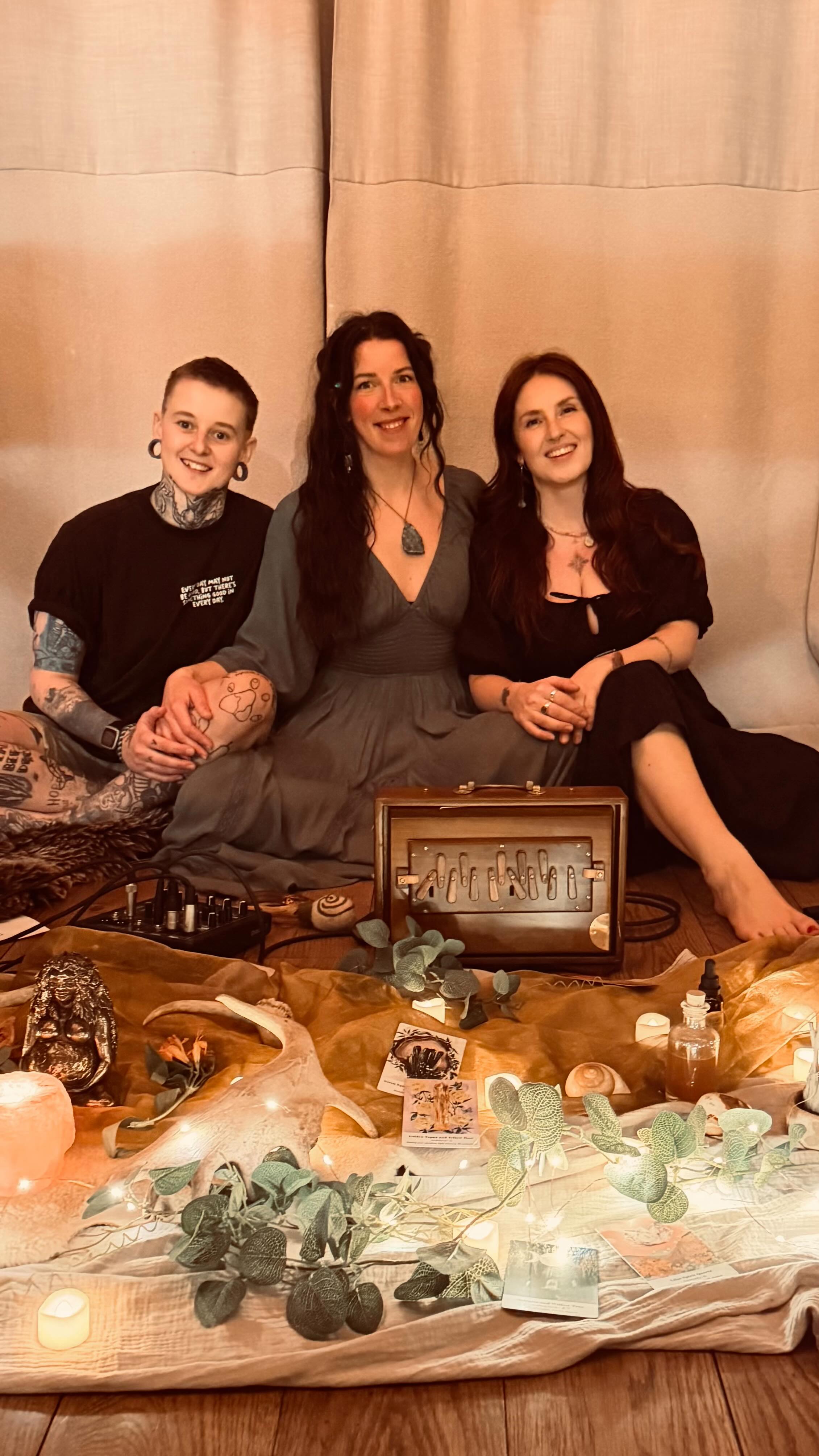 March moments……🙏
@betweenthetrees.presents @wildlove_yoga @con_hexagon @sjv_c @serenity_flow_with_jo
#shamanic #community #music #ceremony