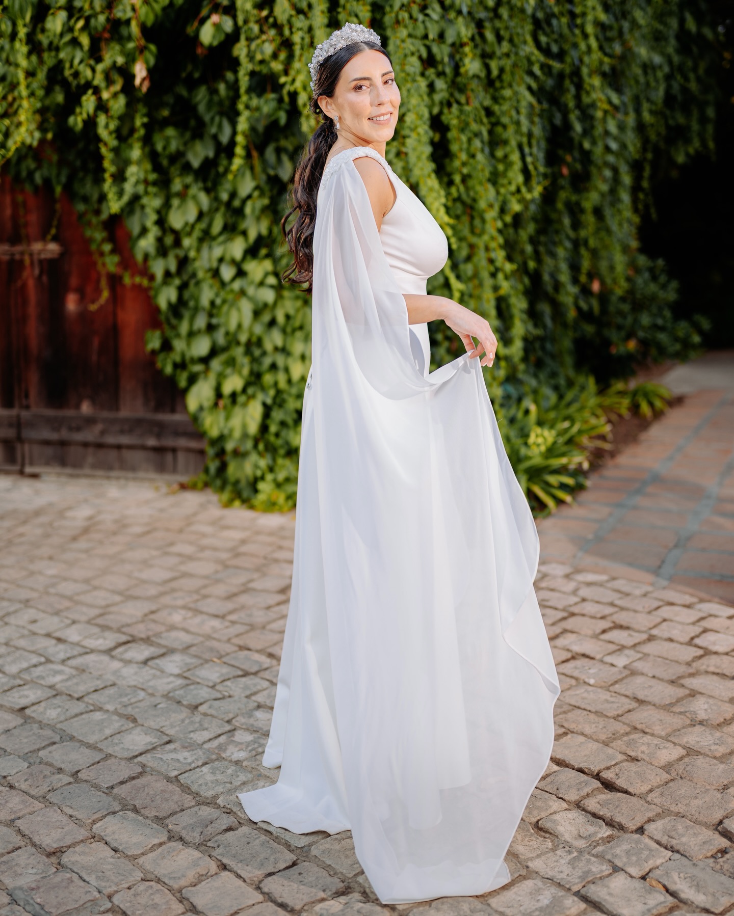 Un viaje con un solo propósito, capturar el amor de Antonio y Fernanda. 🚗✨
No importan los kilómetros cuando el destino es contar una historia tan auténtica como la de ellos. Llegamos al Hotel Giardino y nos encontramos con un escenario perfecto, pero lo que realmente hizo brillar cada toma fue la energía increíble que esta pareja irradió desde el primer minuto.
Bajo mi enfoque de fotografía de autor, buscamos esos instantes que no se planean, esos que se sienten. Gracias, Fernanda y Antonio, por abrirnos las puertas de su historia y permitirnos documentar su gran día con total libertad.
¡Fue un placer acompañarlos! 📸💍
📍 @hotelilgiardino
📸 @cristobalmerinowedding
💄@nathalia.rehbein.estudio
💁♀️ @iperucich.estetica
👰♀️ @__airam_fer.redlich
🤵 @machuca1987
🎥 @mattmartinezfotografo
# WeddingPhotography #FotografiaDeAutor #HotelGiardino #MatrimoniosChile #AntonioYFernanda Rancagua LoveTravel BodaChile CristobalMerino