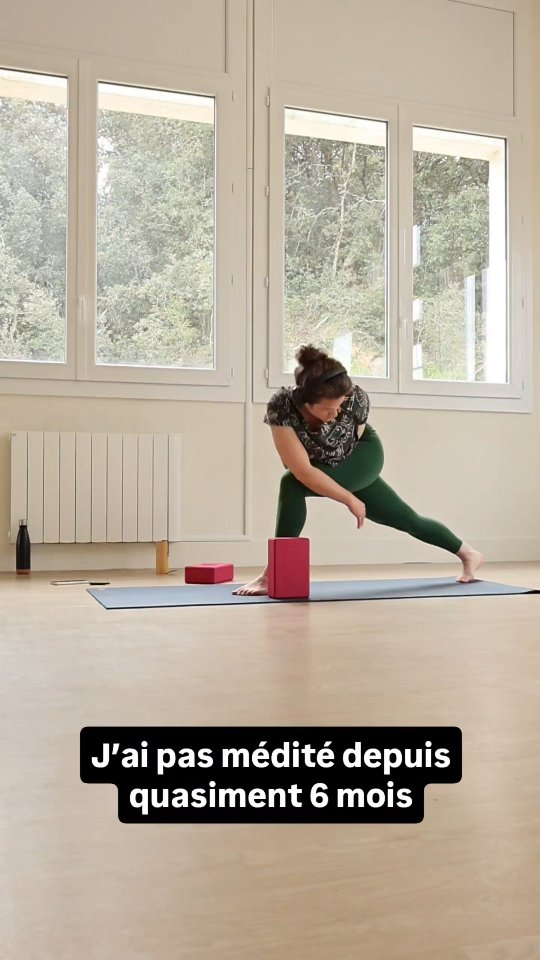 Ne croyez pas tout ce que vous voyez sur insta, je suis la pire yogi du monde 😂 alors deculpabilisez un peu devant vos écrans si comme moi vous êtes bombardés de contenus bien etre / yoga / business / performance partout tout le temps :
Non j'ai pas pleinement ma vie sous controle et oui j'ai choisi le sommeil plutot que la méditation parce que non je n'ai pas le courage de me lever a 5h du mat pour boire du matcha degeulasse en bouffant des épinards 🥗 et oui je me bute au gros metal des familles avec le son au max quand j'rrive a me trouver 20 min pour faire une petite pratique perso
Voila c'est dit
Vie reel motivation yoga vraie vie